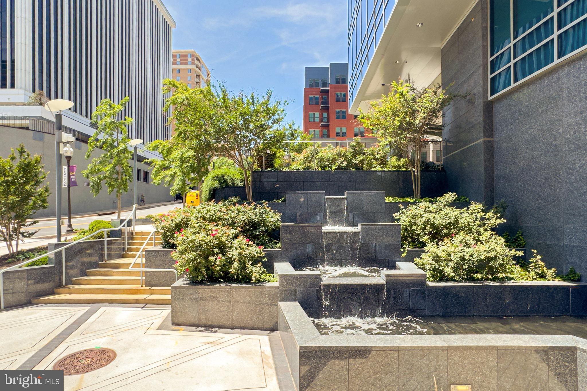 TURNBERRY TOWER - Residential
