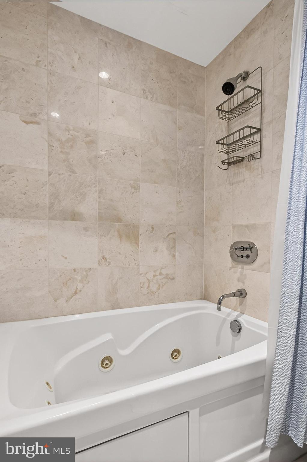 TURNBERRY TOWER - Residential