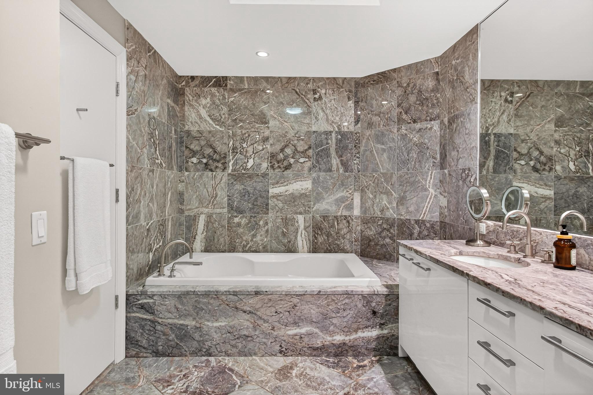 TURNBERRY TOWER - Residential