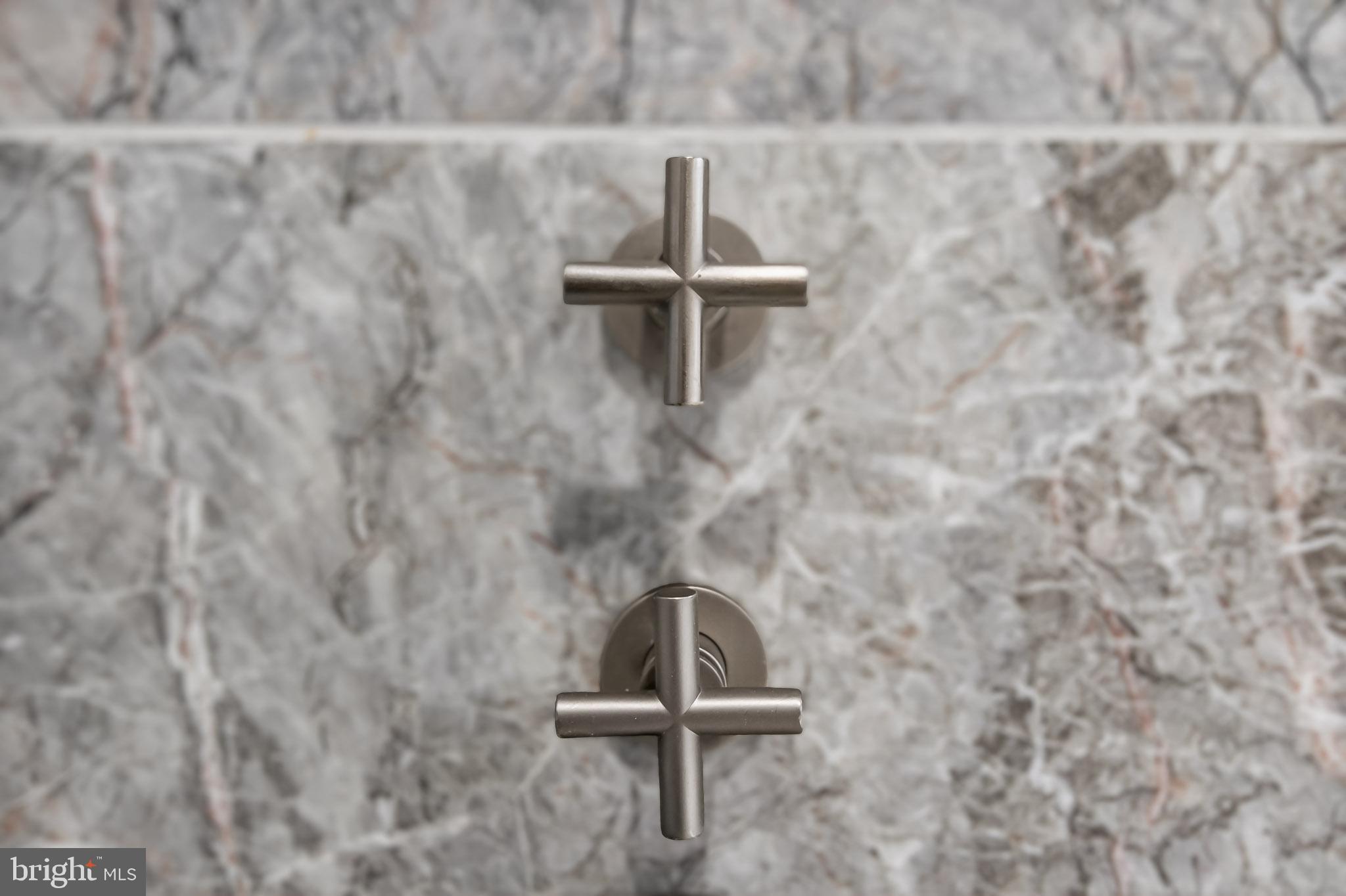 TURNBERRY TOWER - Residential