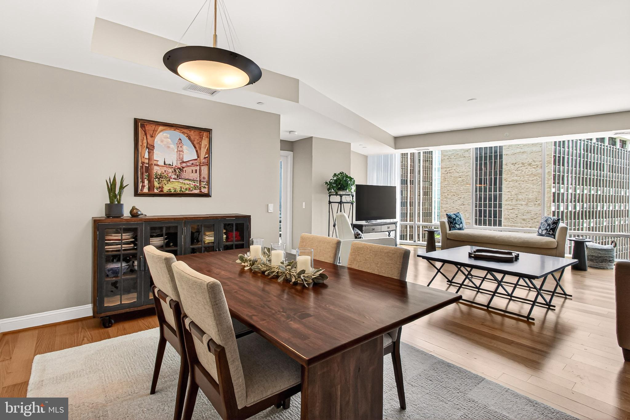 TURNBERRY TOWER - Residential