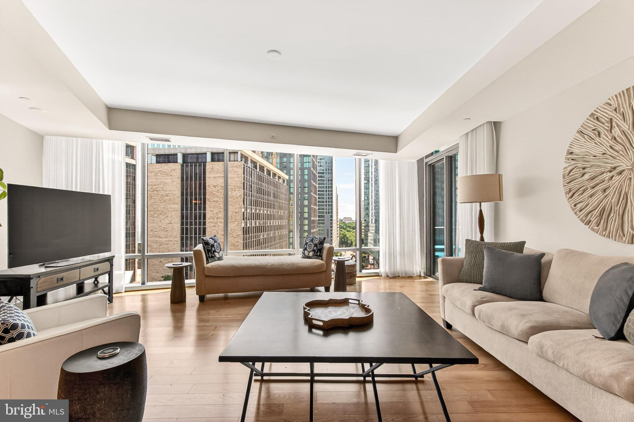 TURNBERRY TOWER - Residential
