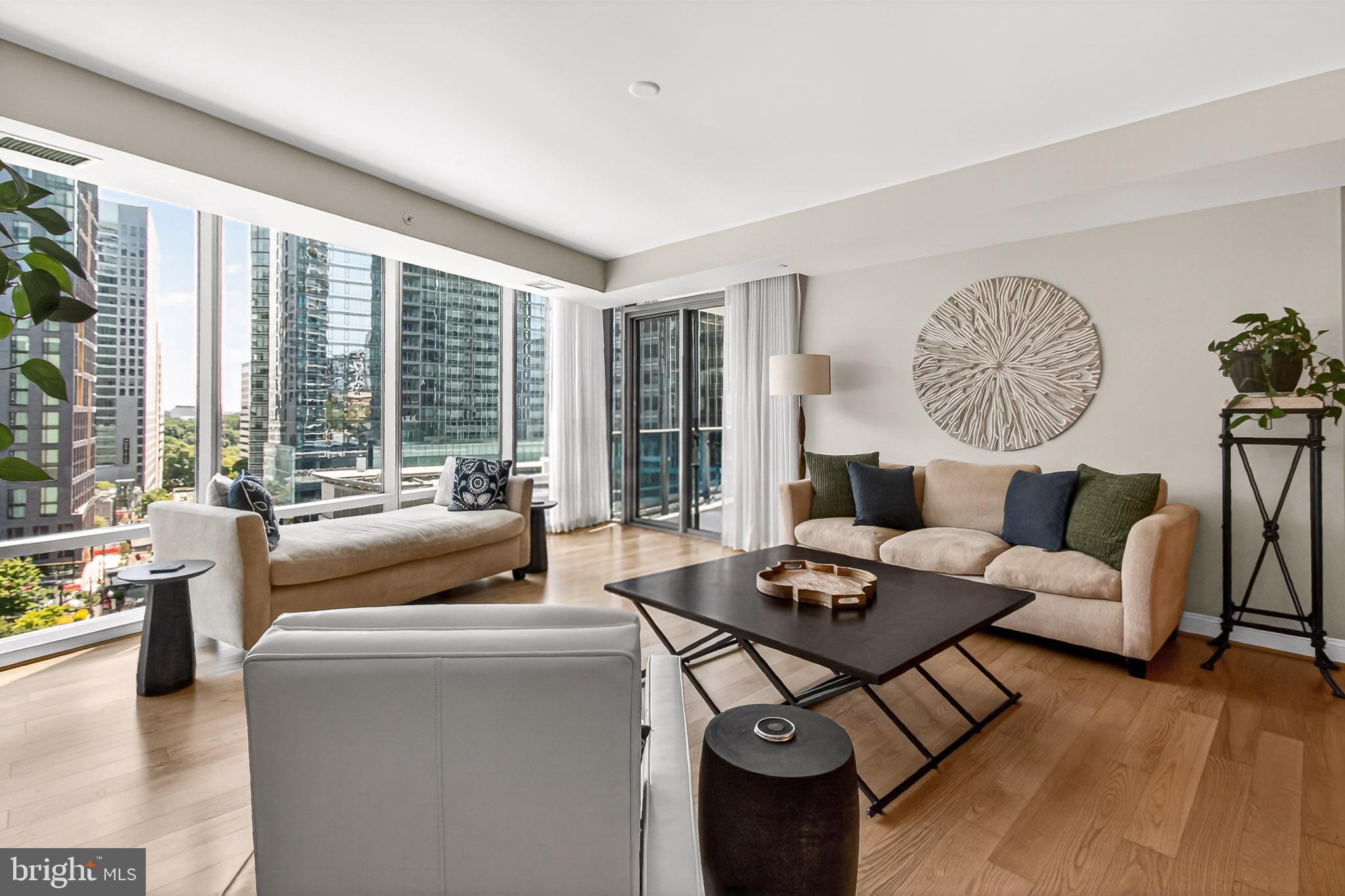 TURNBERRY TOWER - Residential