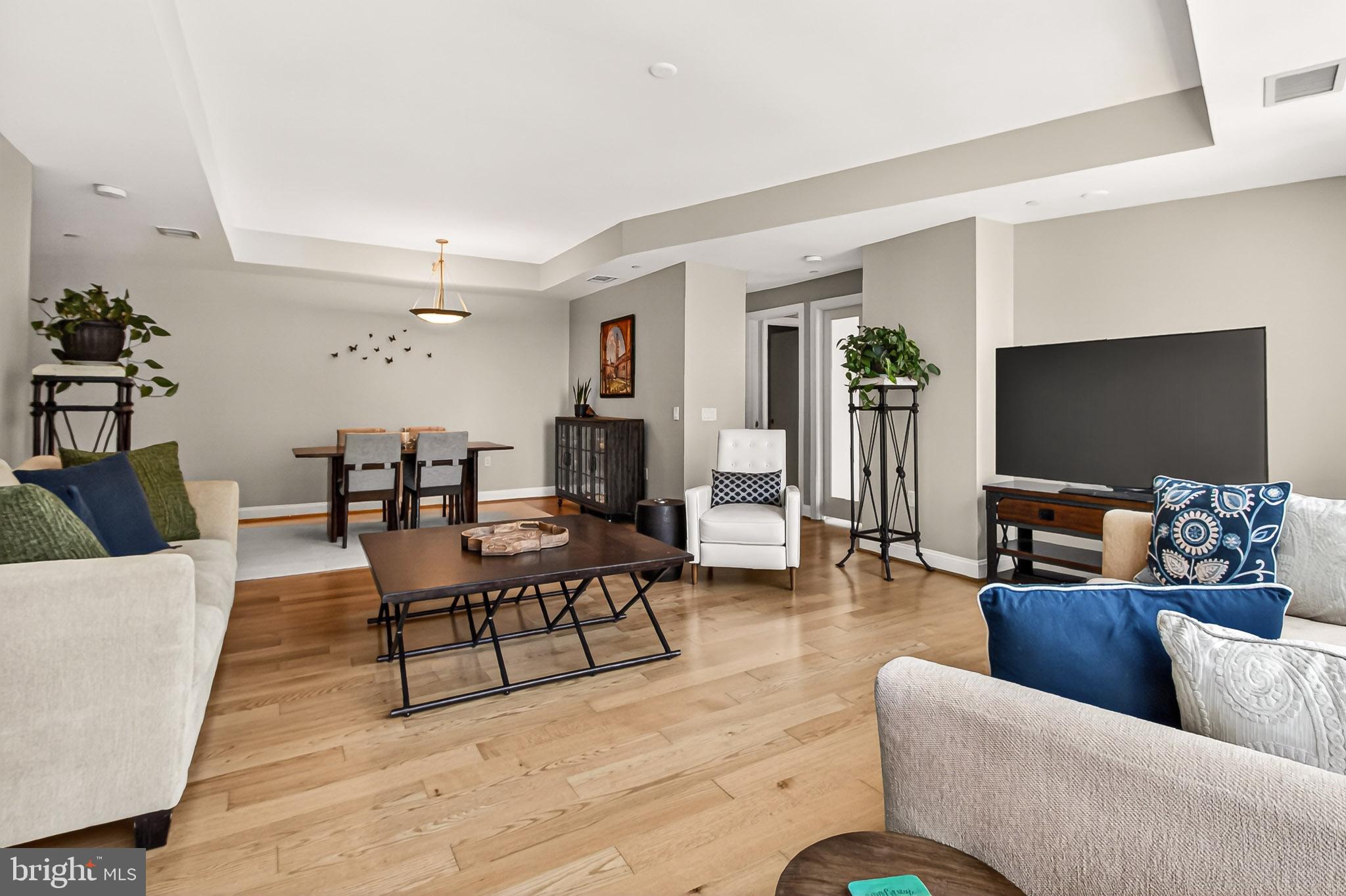 TURNBERRY TOWER - Residential