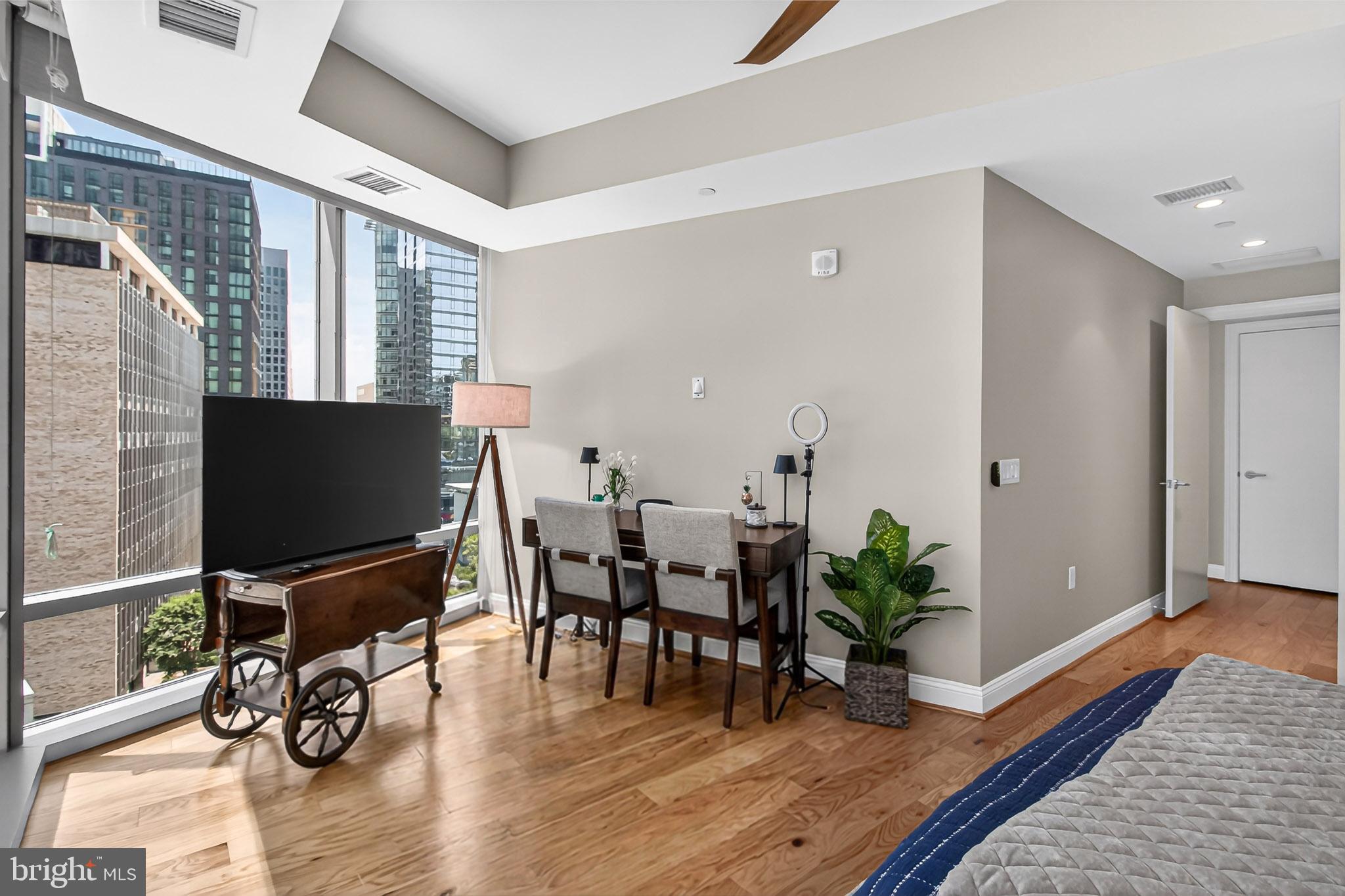 TURNBERRY TOWER - Residential
