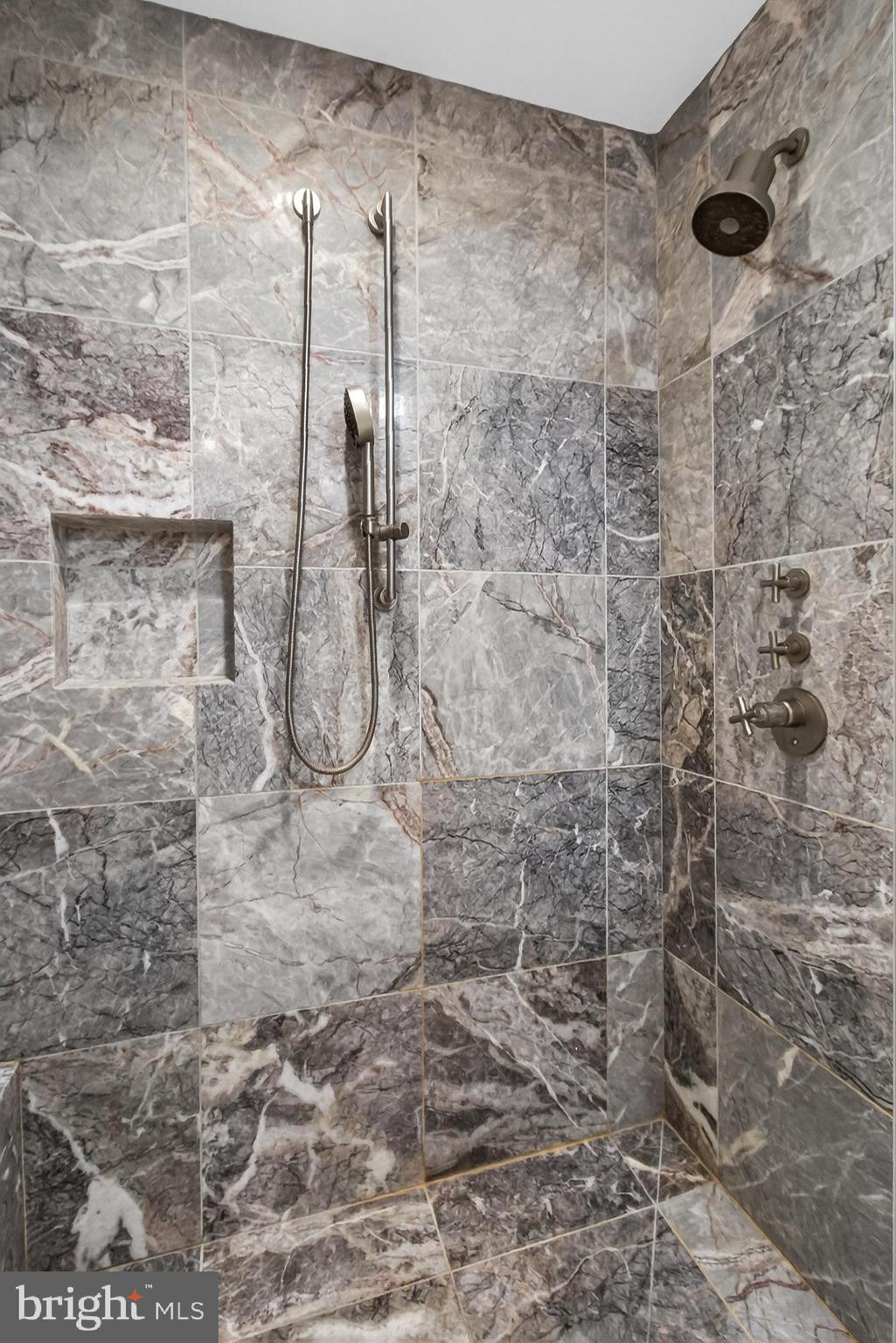 TURNBERRY TOWER - Residential