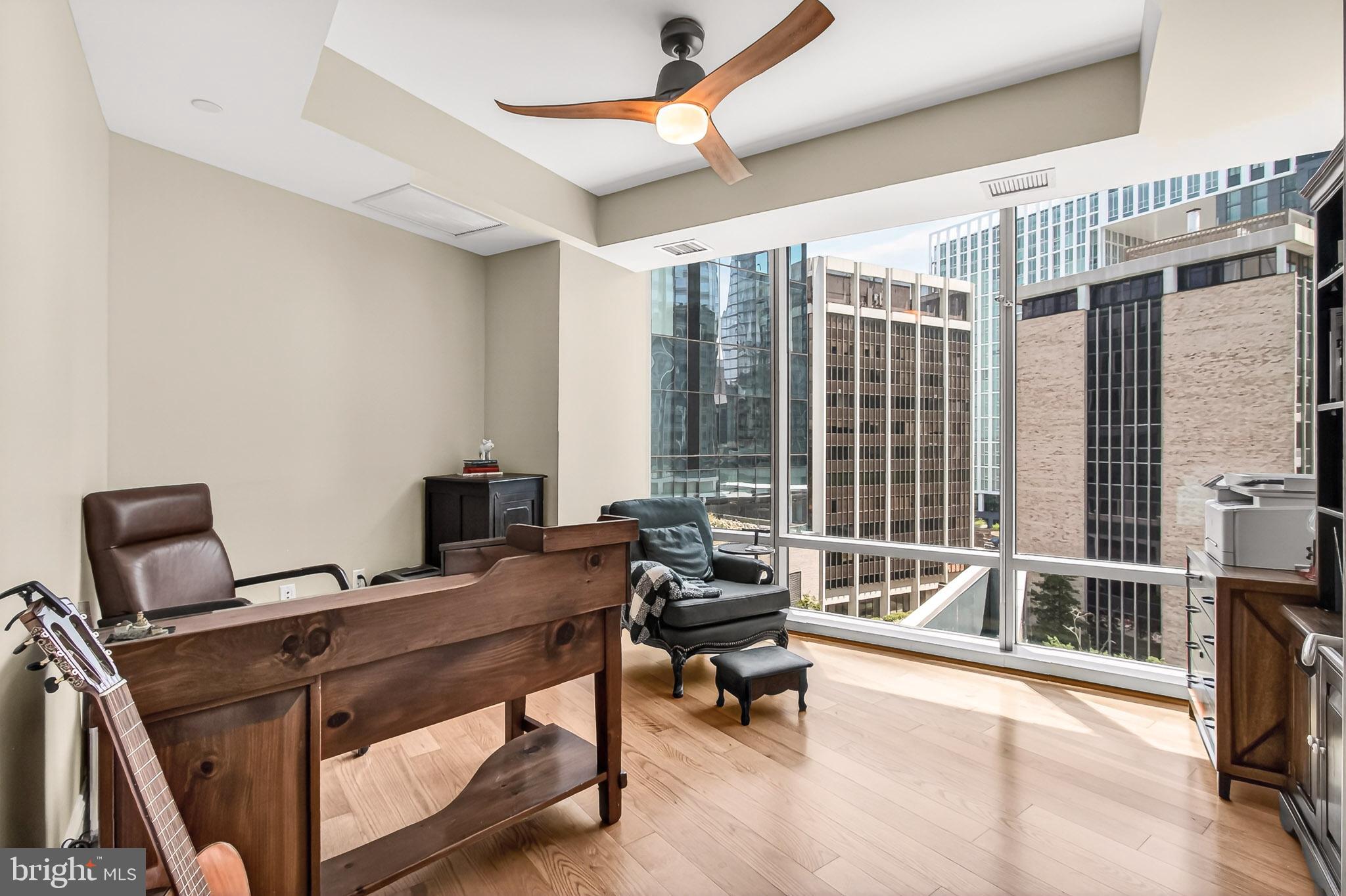 TURNBERRY TOWER - Residential