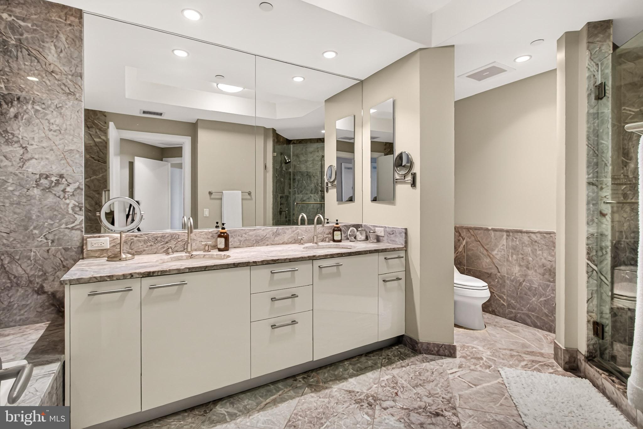 TURNBERRY TOWER - Residential