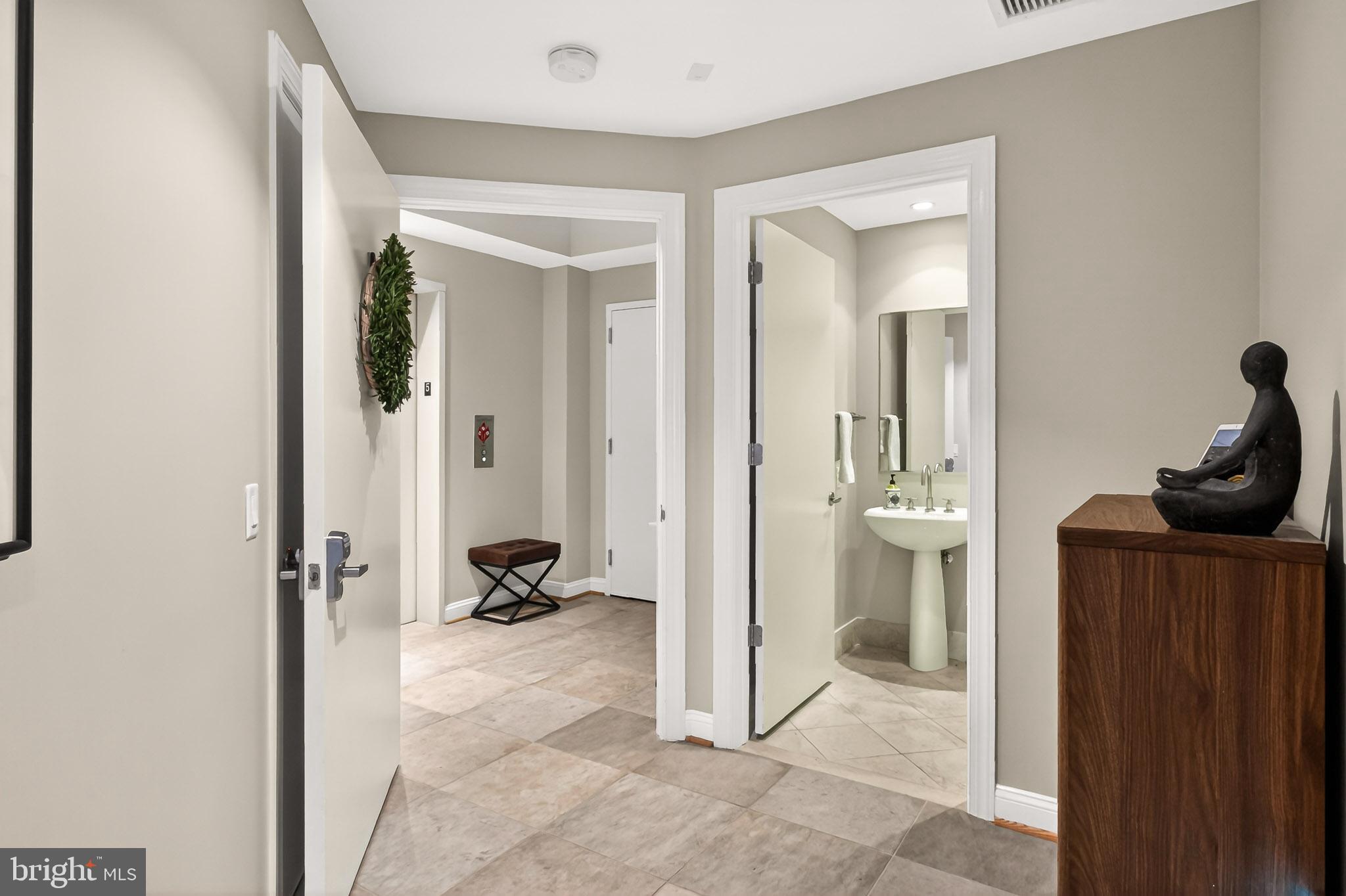 TURNBERRY TOWER - Residential