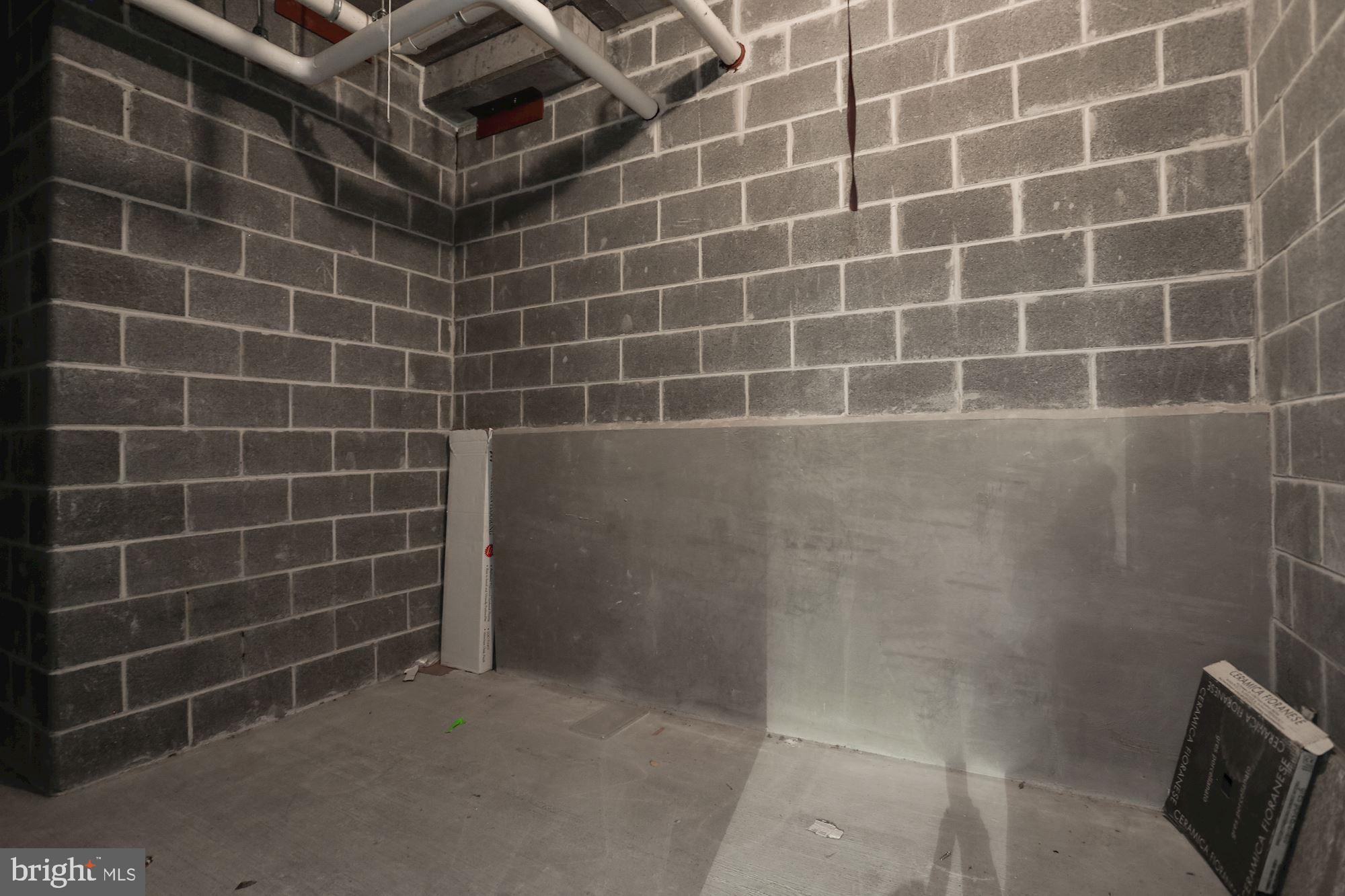 TURNBERRY TOWER - Residential