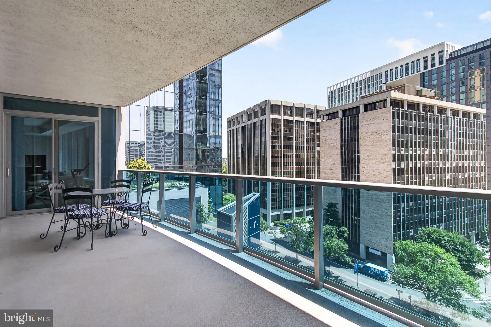 TURNBERRY TOWER - Residential