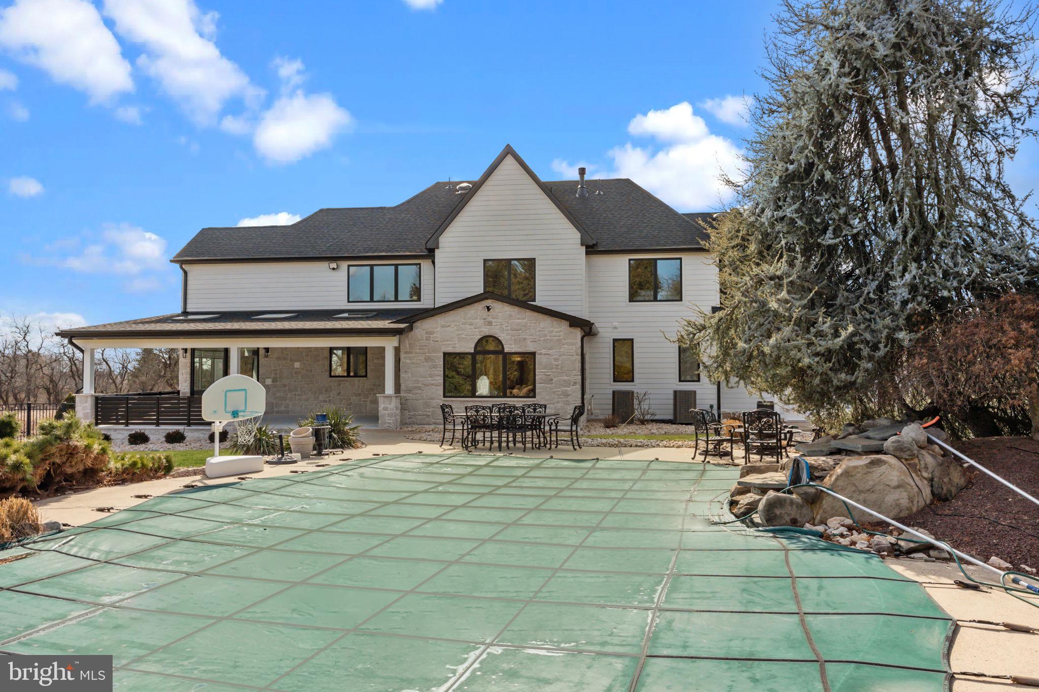 WHITE GATE - Residential