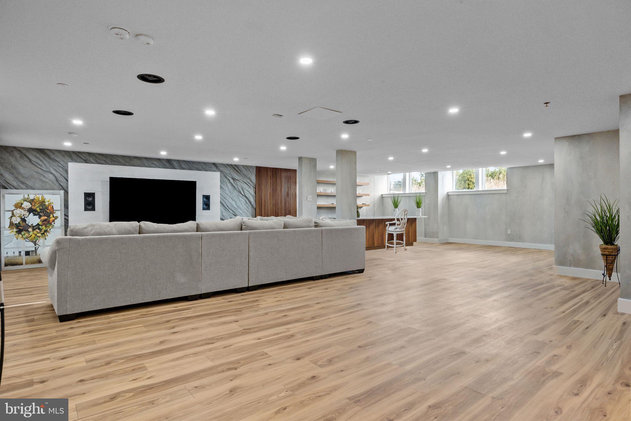 WHITE GATE - Residential