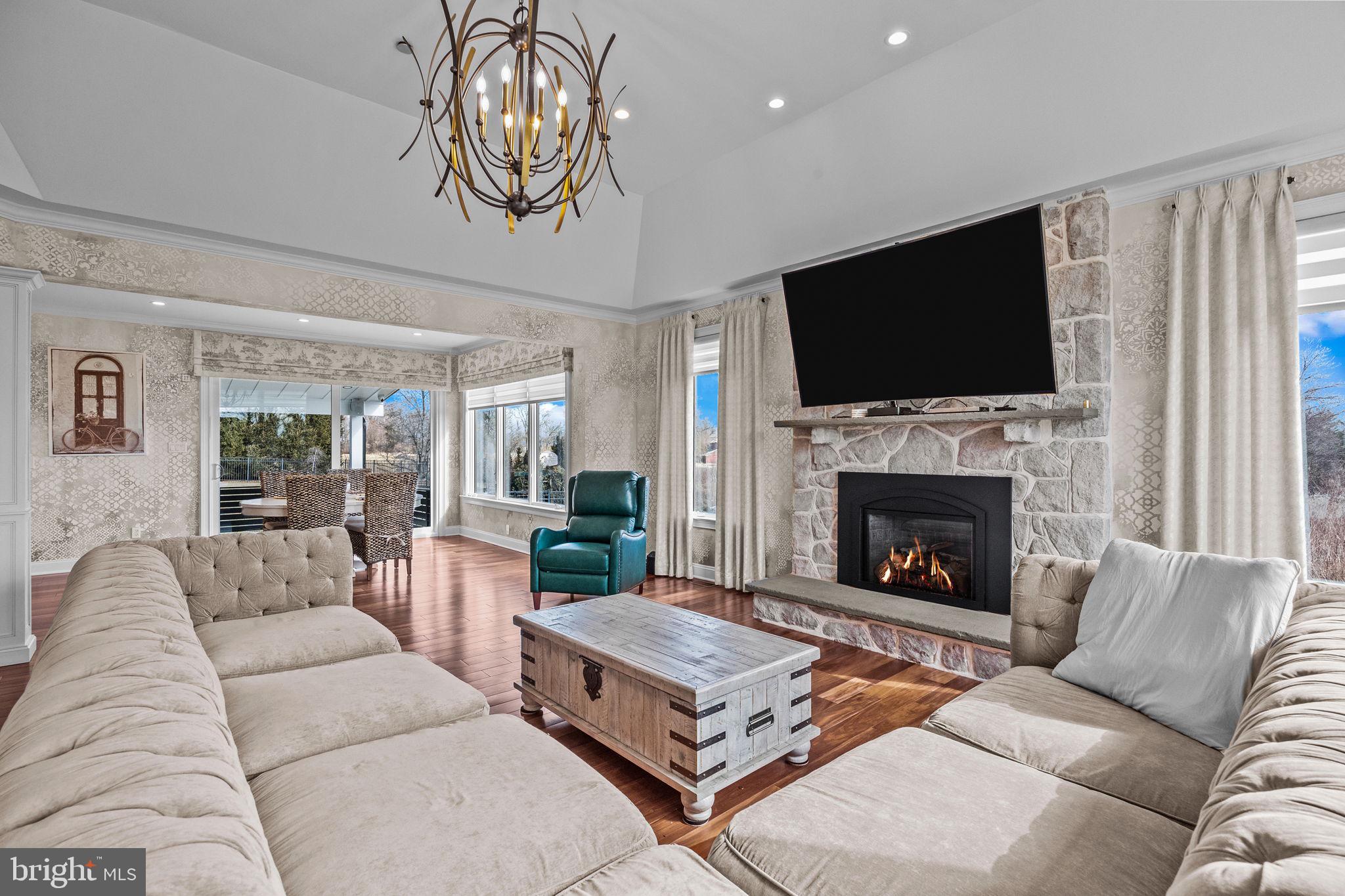 WHITE GATE - Residential