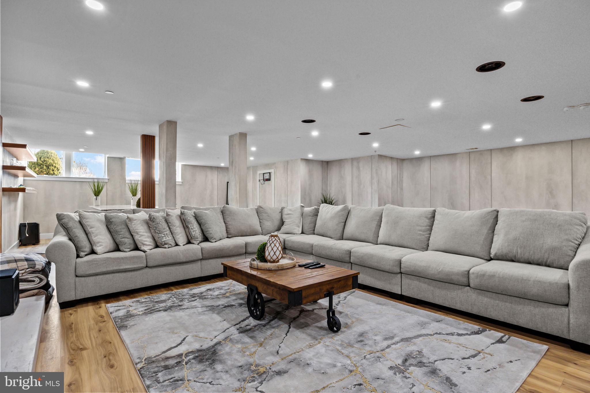 WHITE GATE - Residential