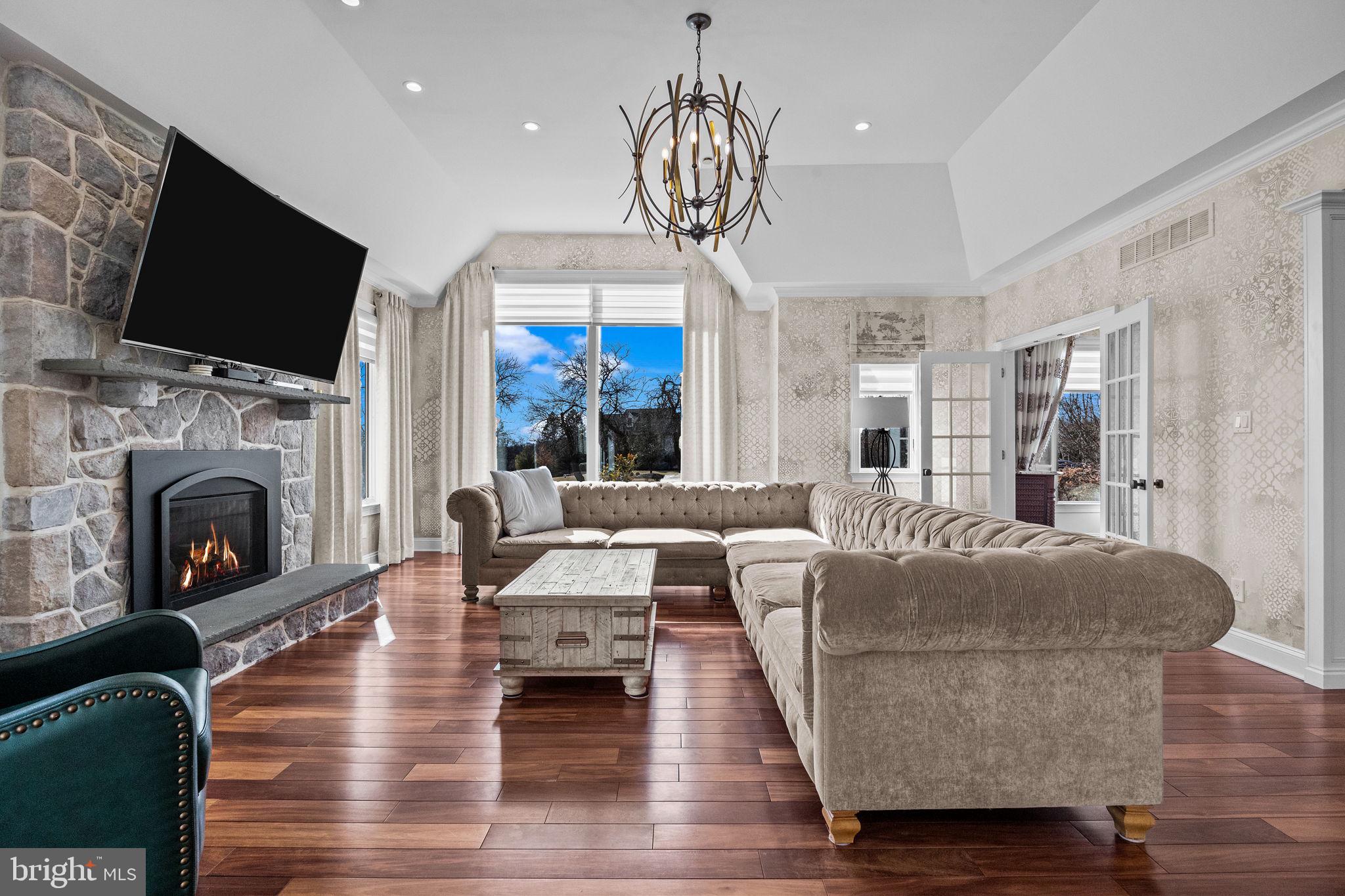 WHITE GATE - Residential