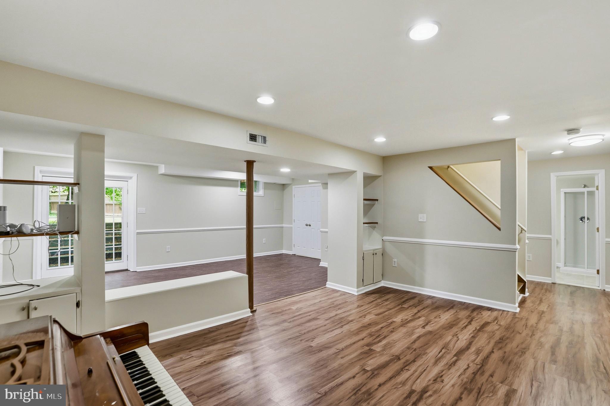 COUNTRY CLUB LAKE - Residential