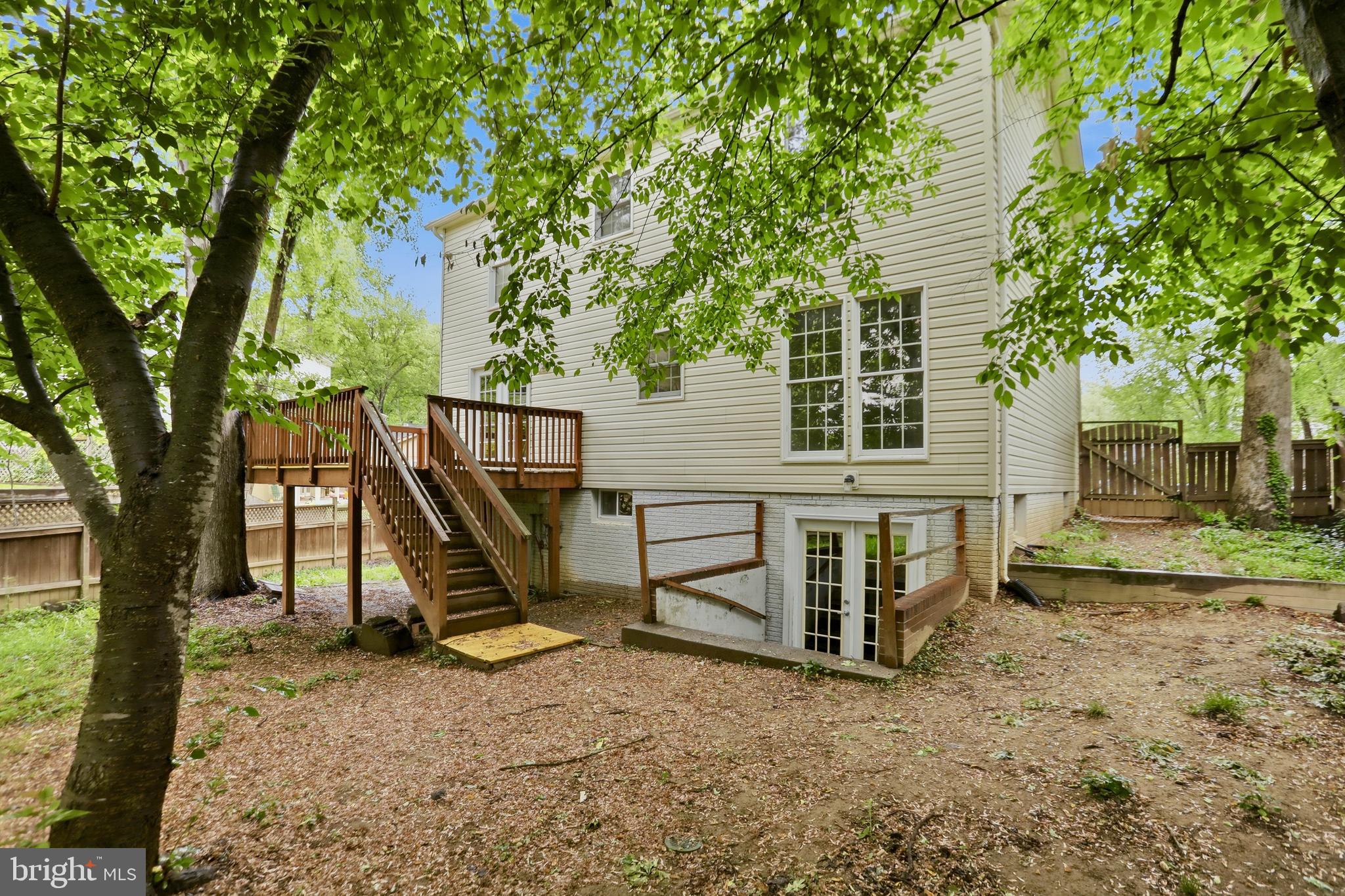 COUNTRY CLUB LAKE - Residential