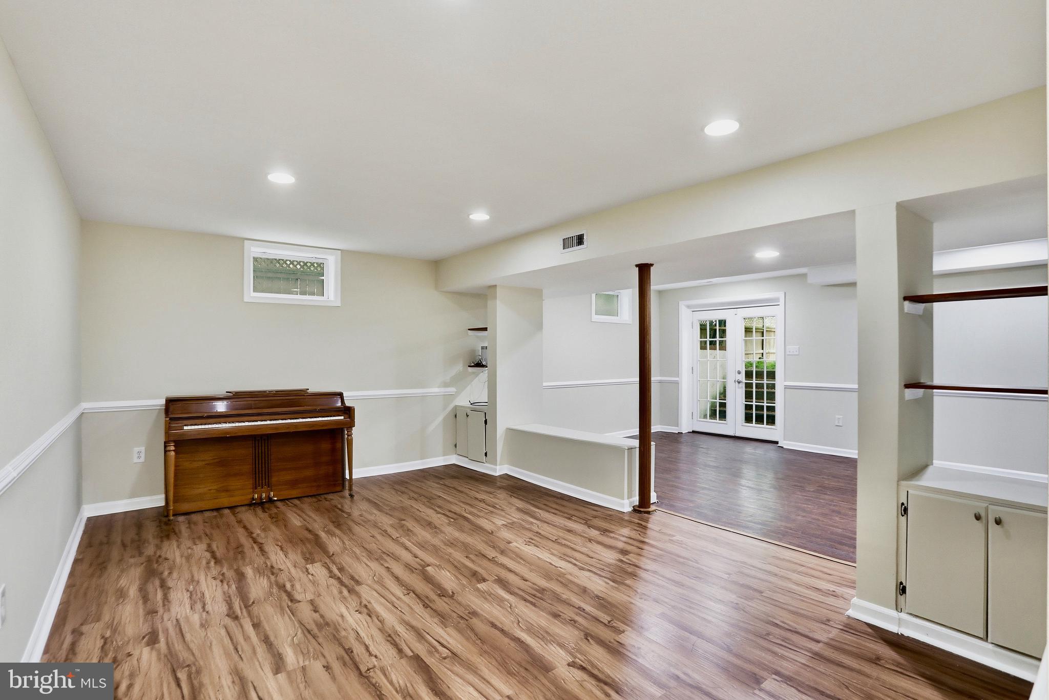 COUNTRY CLUB LAKE - Residential