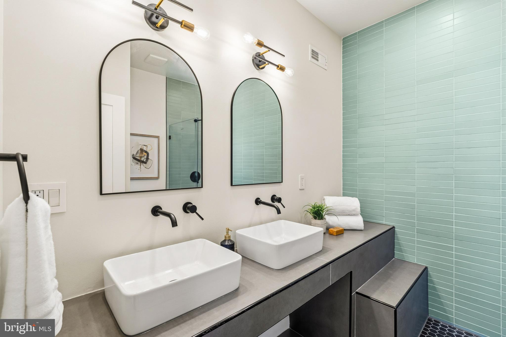 PASSYUNK SQUARE - Residential