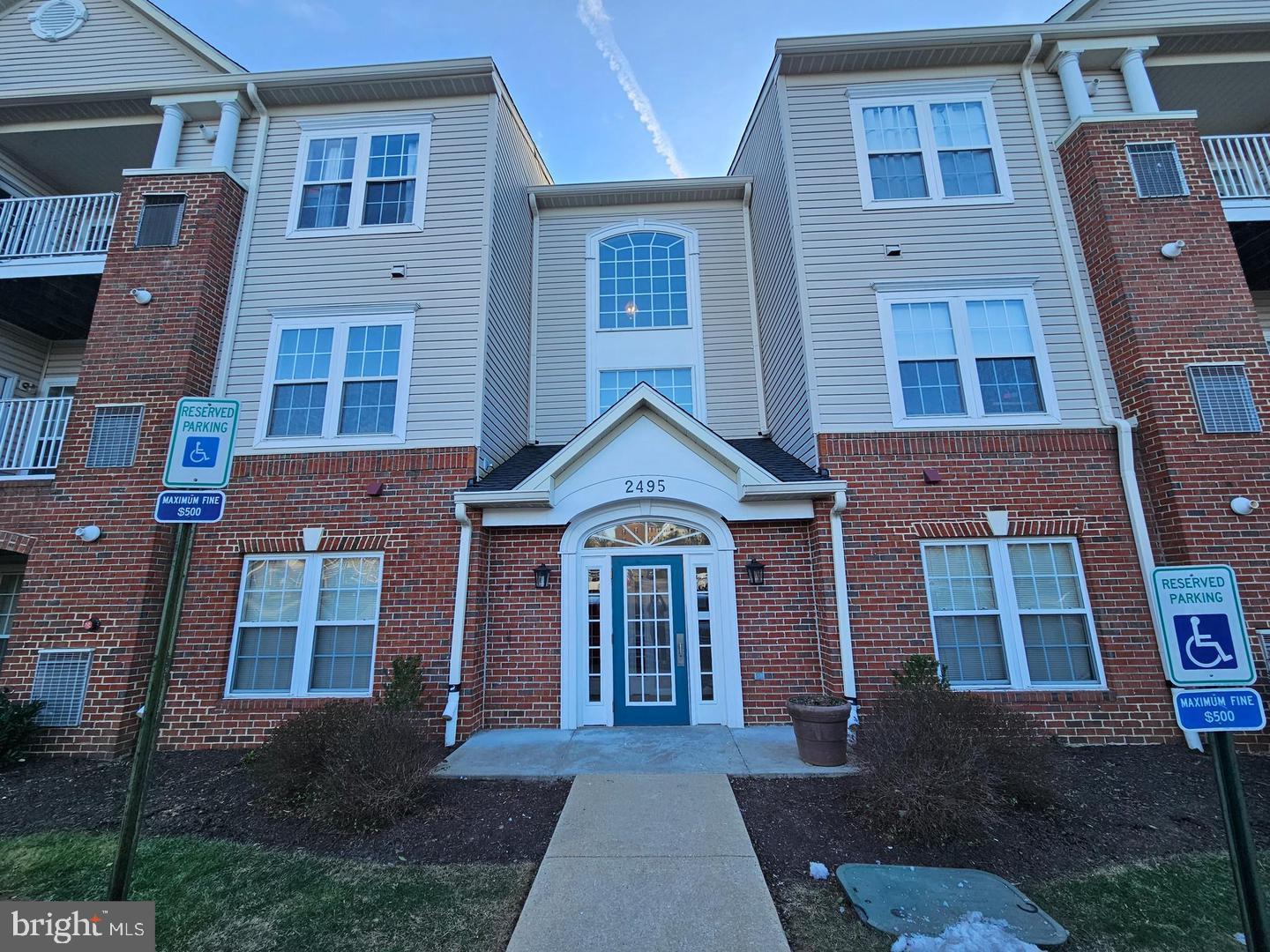 Piney Orchard Condo for rent. Added privacy with beds on opposite sides of the unit. 2 bed & 2 baths. Separate Dining room, Den/Bonus & Family rooms. Secured Building & Gated community. Exterior storage & Patio. Backs to trees/Privacy. Community offers Indoor/Outdoor Pools, tot lots, Gym, local shopping, nature/walking paths, Ice Rink, Minutes to Ft Meade/NSA/MARC Train station. Unit has washer/dryer. Backs to line of trees. Exterior balcony/decking