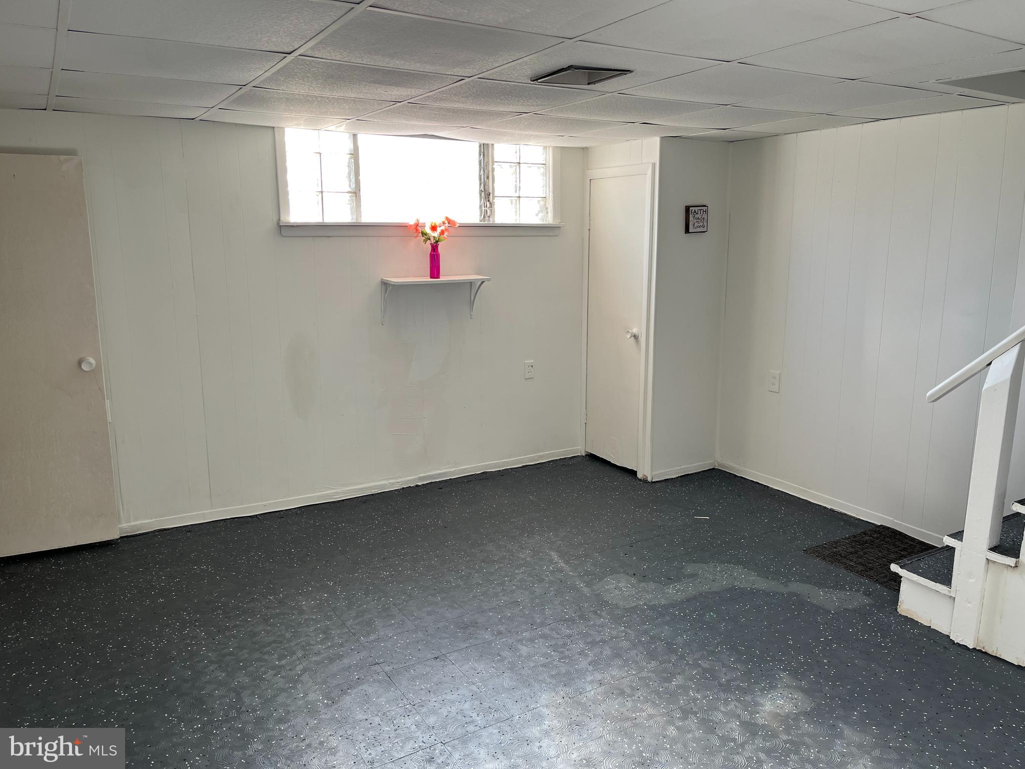 UPPER HOLMESBURG - Residential Lease