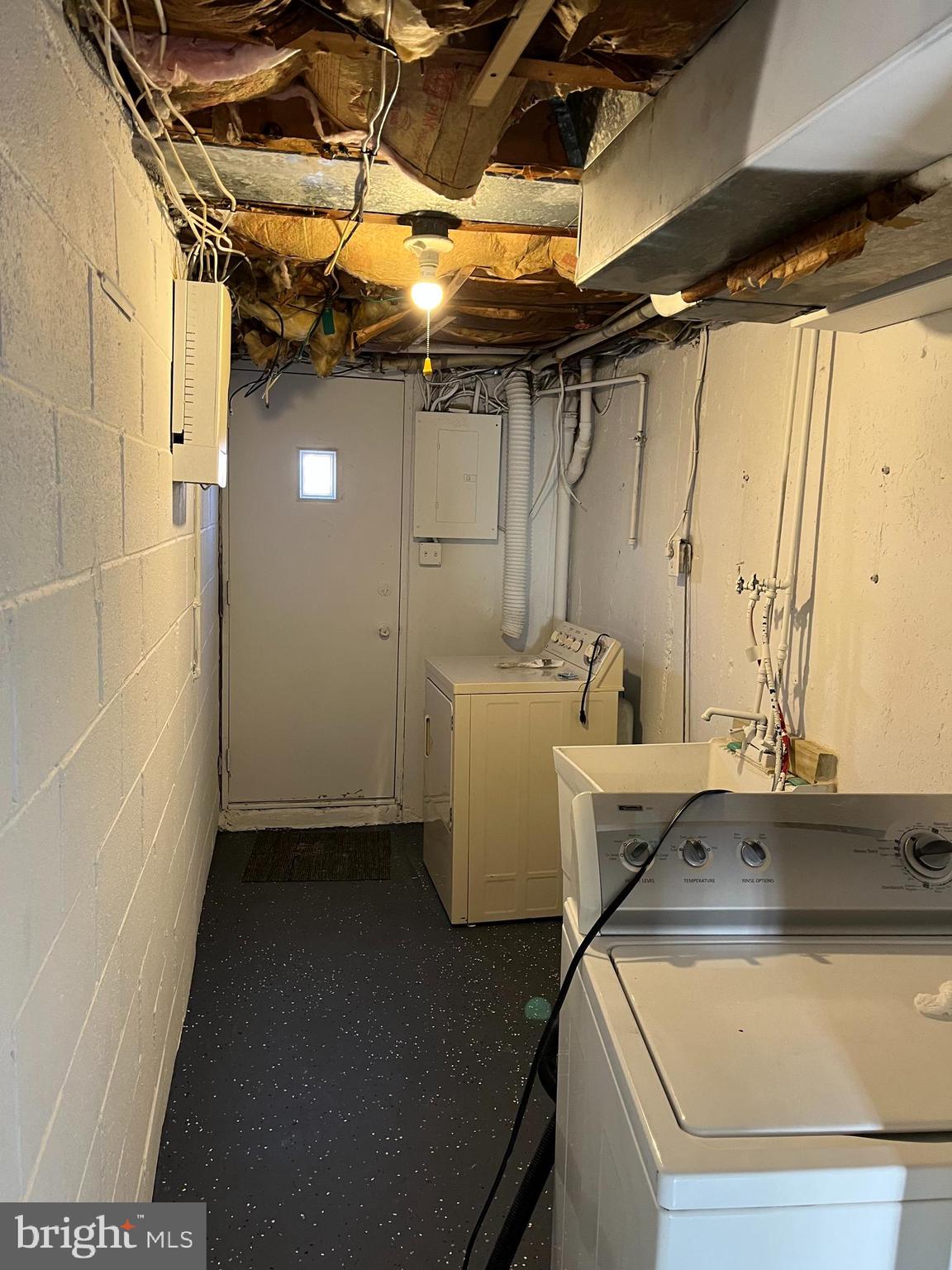 UPPER HOLMESBURG - Residential Lease