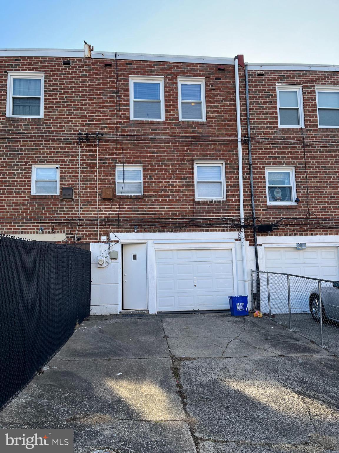 UPPER HOLMESBURG - Residential Lease