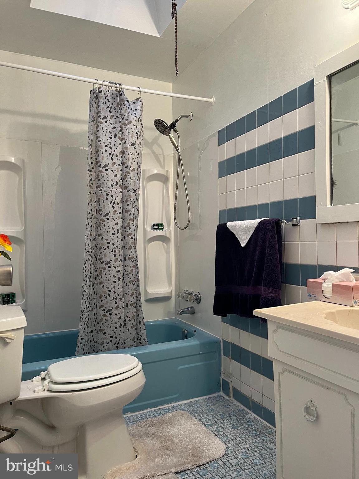 UPPER HOLMESBURG - Residential Lease