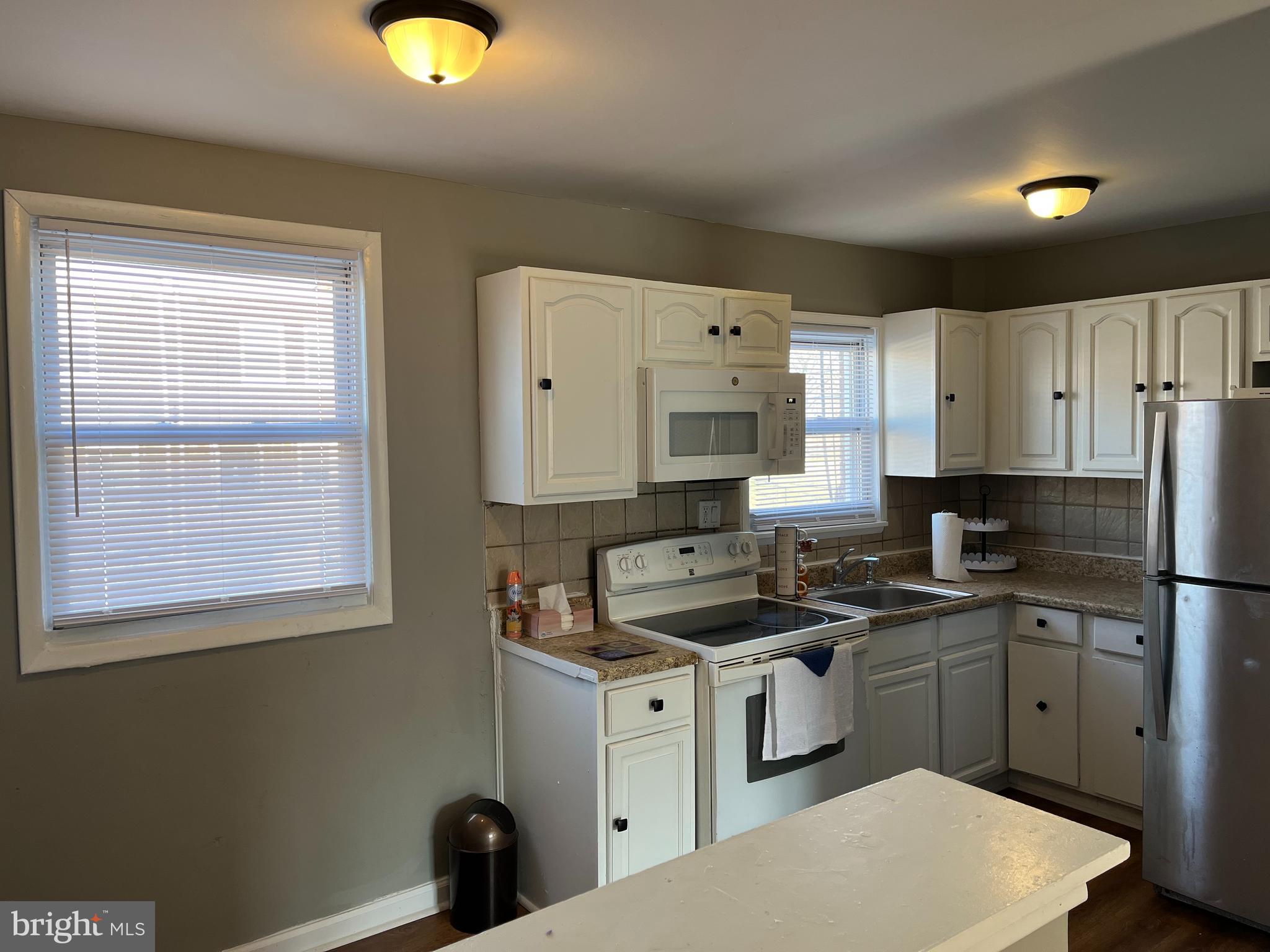 UPPER HOLMESBURG - Residential Lease