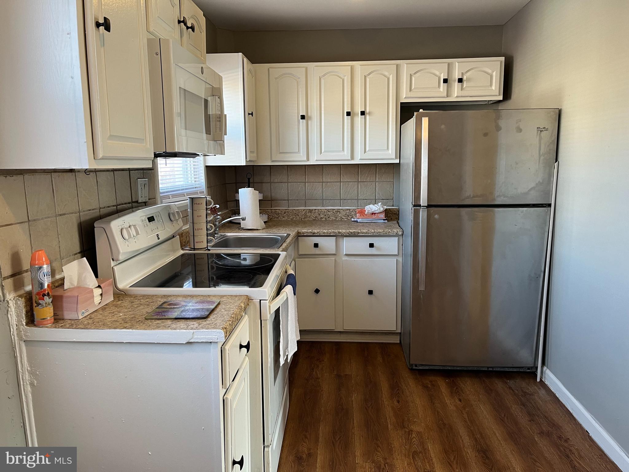 UPPER HOLMESBURG - Residential Lease