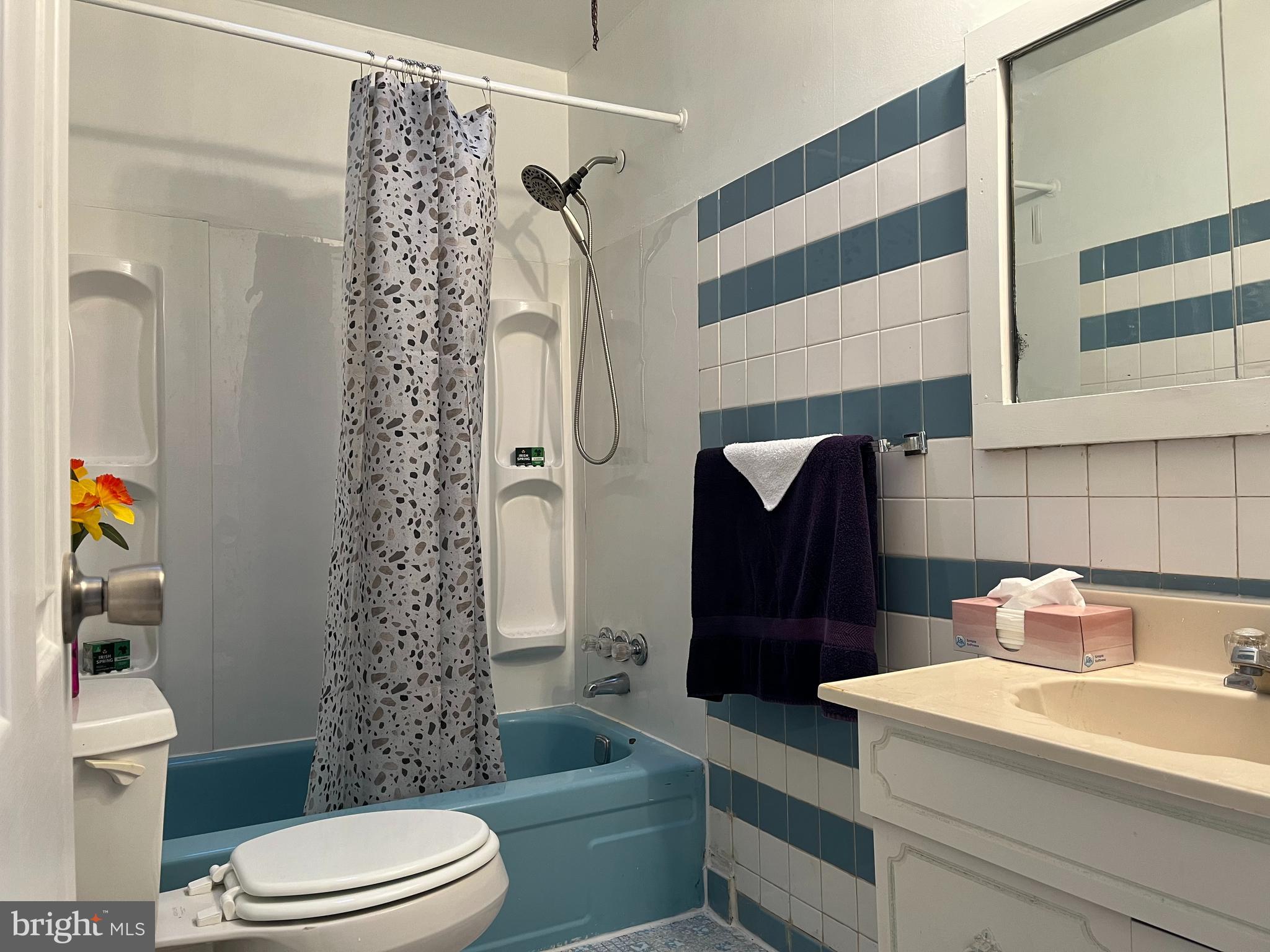 UPPER HOLMESBURG - Residential Lease
