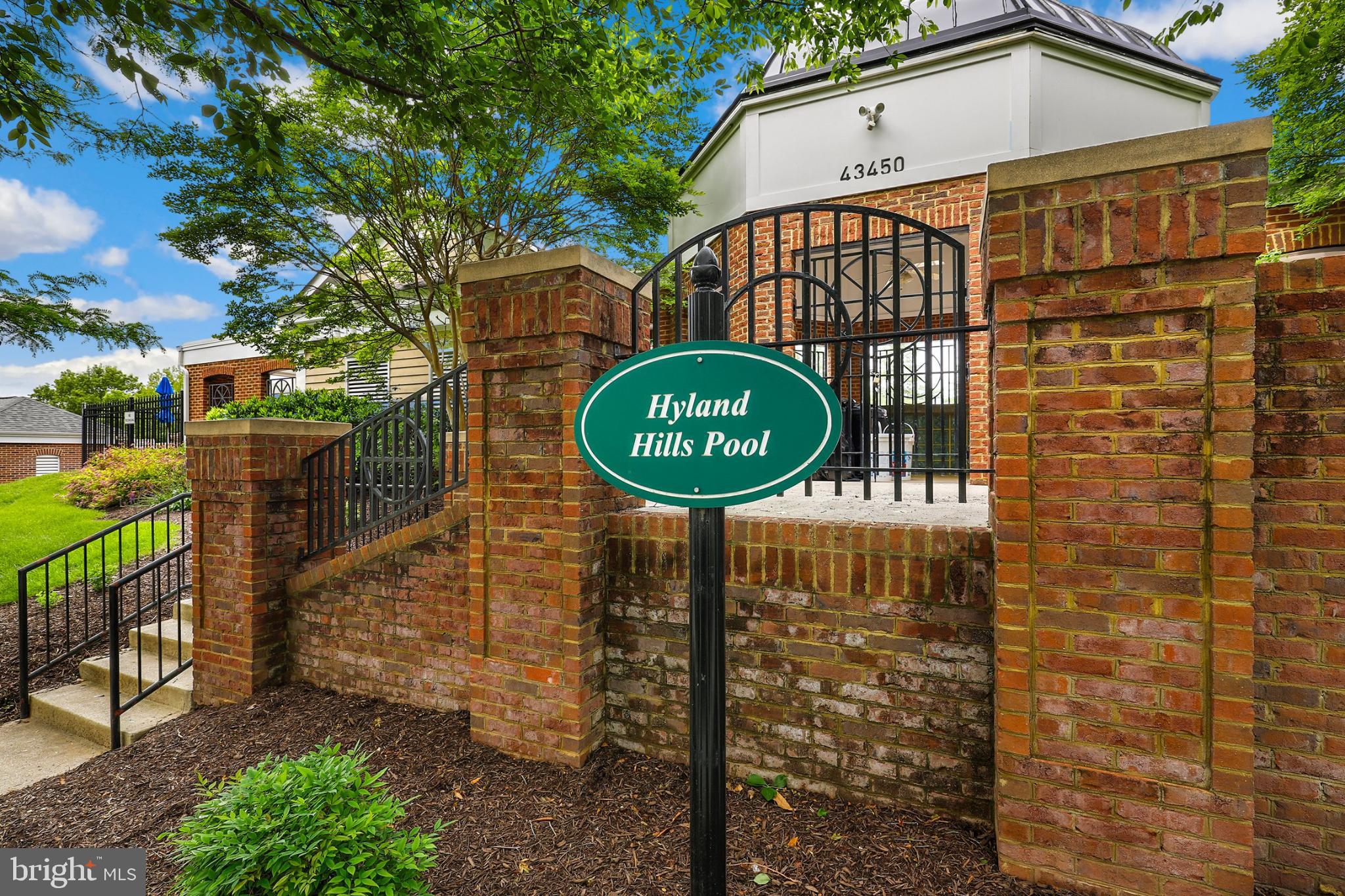 SOUTH RIDING - Residential