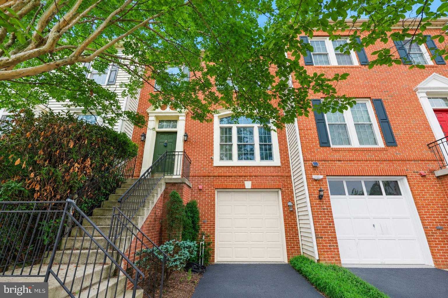 SOUTH RIDING - Residential