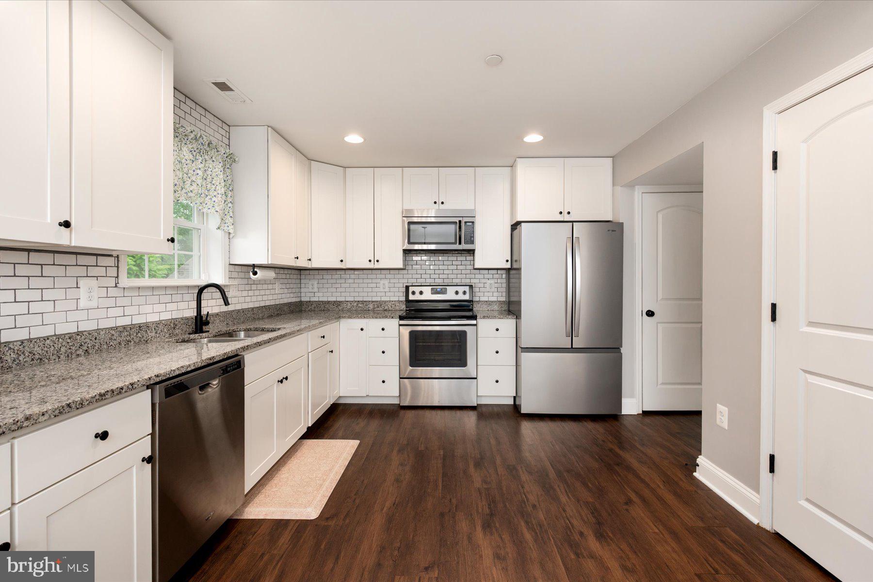 AVALON SHORES - Residential