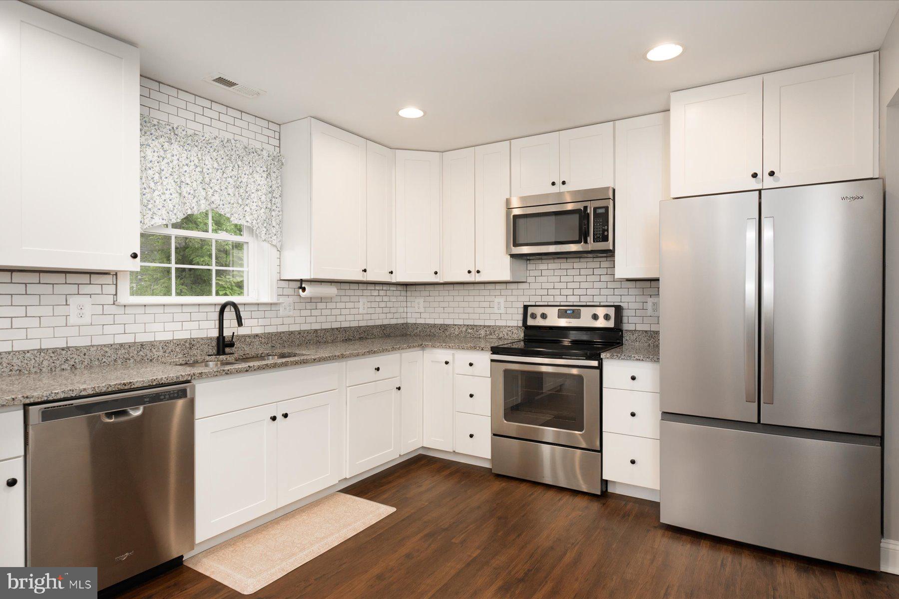 AVALON SHORES - Residential