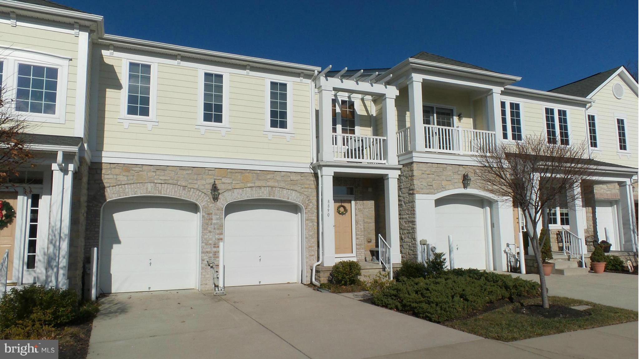 Snowden Overlook spacious 3 BR villa townhome w open plan, gourmet kit w st stl appl, 2 master suites (1 on 1st fl, 1 on 2nd), super bath w whirlpl tub, soaring clg in livg rm. Lowr Lev w huge walk-out fam rm w wet bar & home theater. Attachd 2 car gar. Bks to woods. Lawn care/snow removal. Resort Living for 55+. Community features a stunning clubhouse, pool, & gated entrance. Excellent condition.