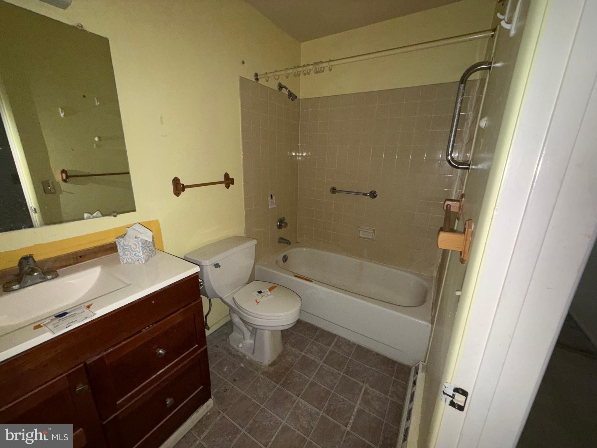 LEISURE WORLD - Residential