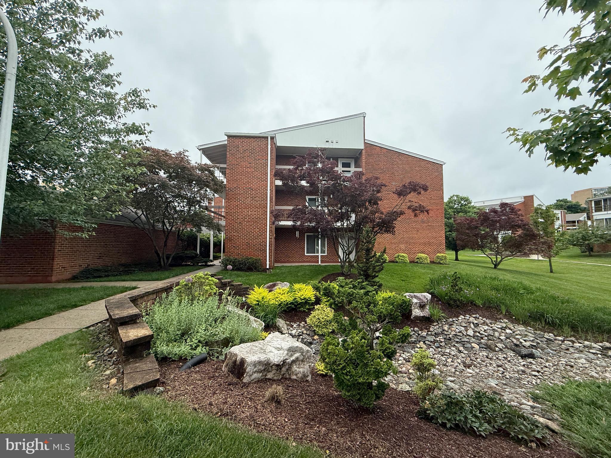LEISURE WORLD - Residential