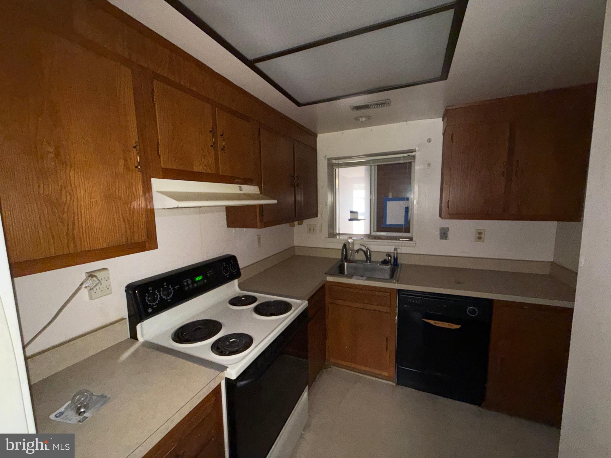 LEISURE WORLD - Residential