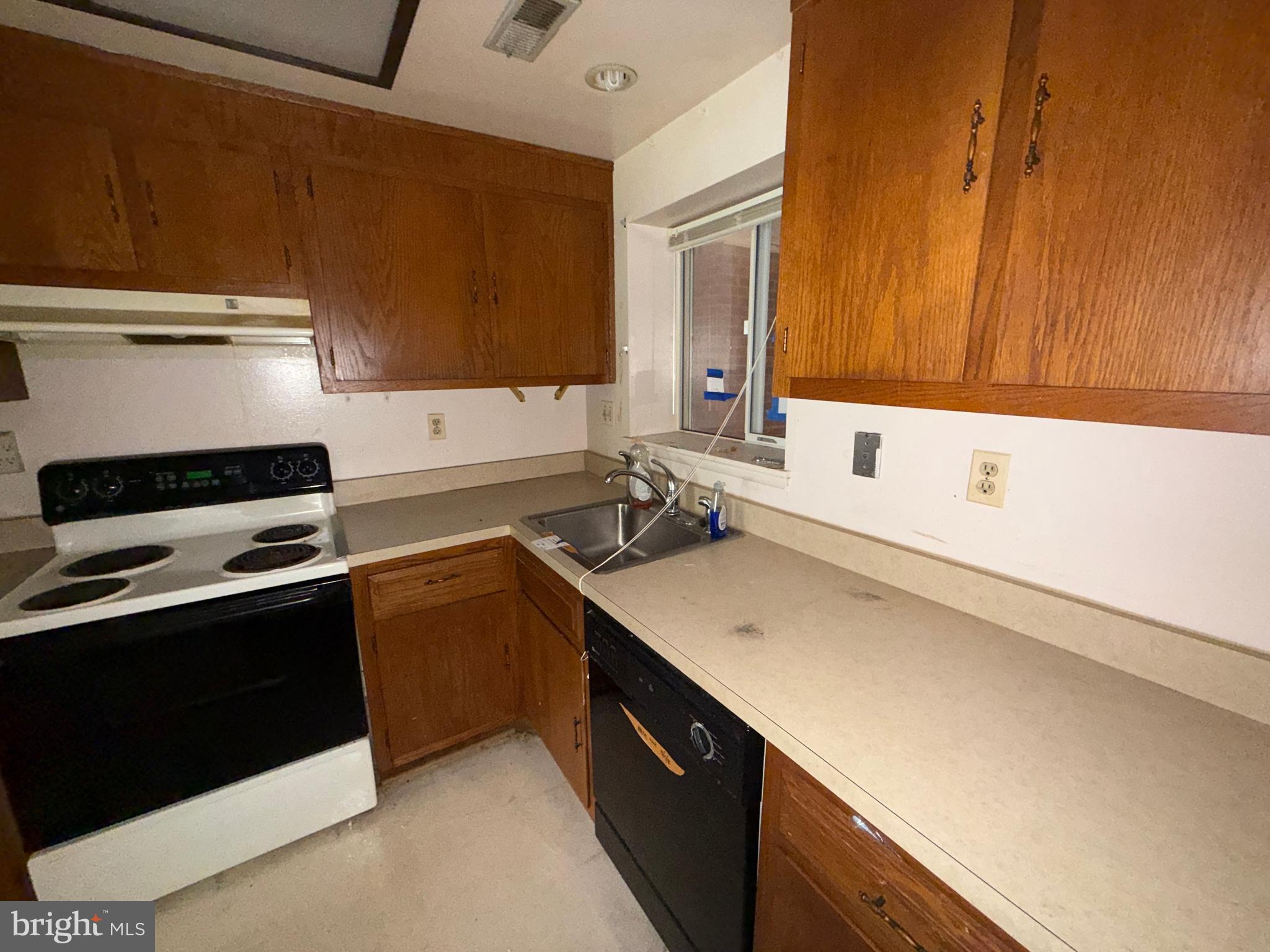LEISURE WORLD - Residential