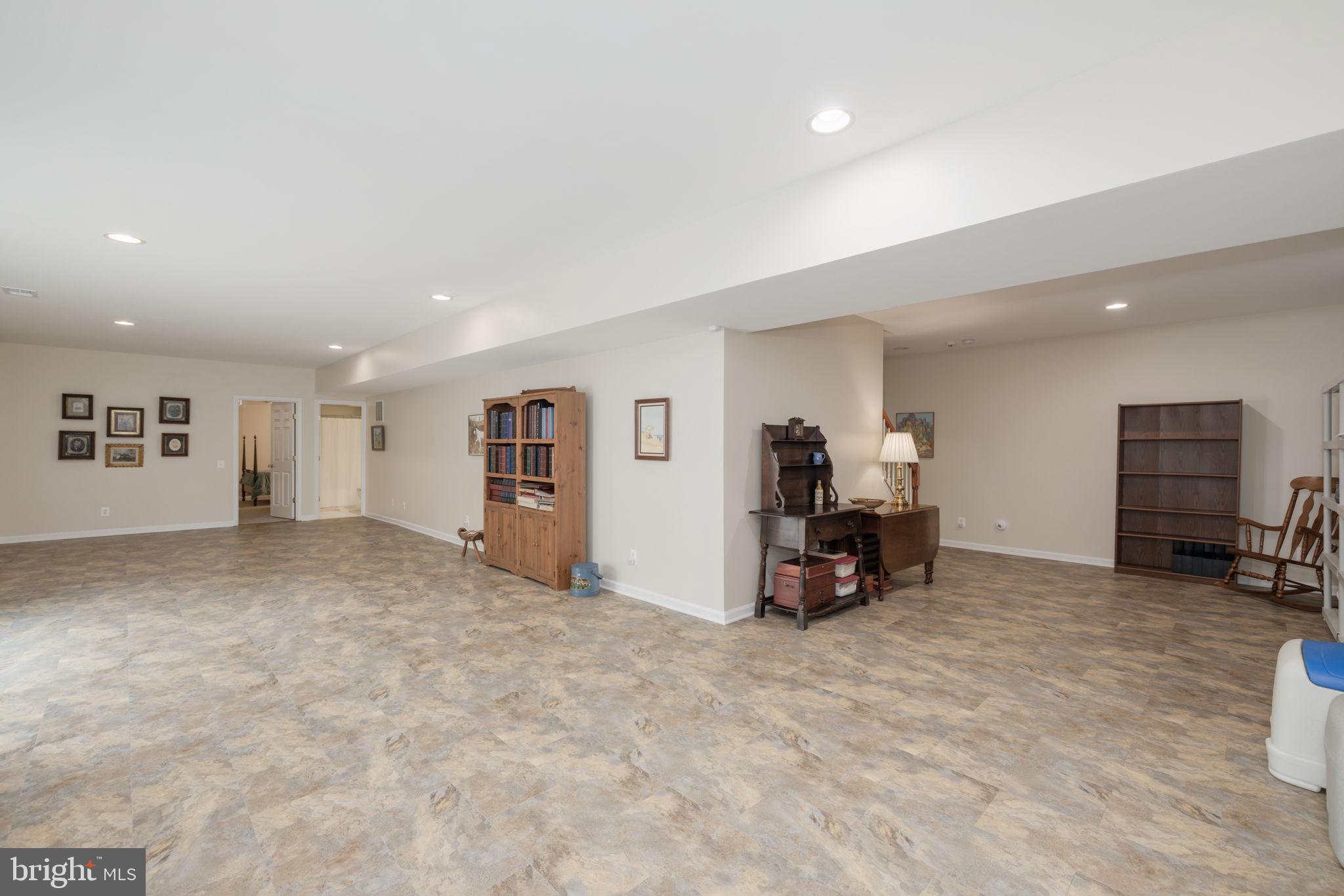 LAUREL HILL - Residential