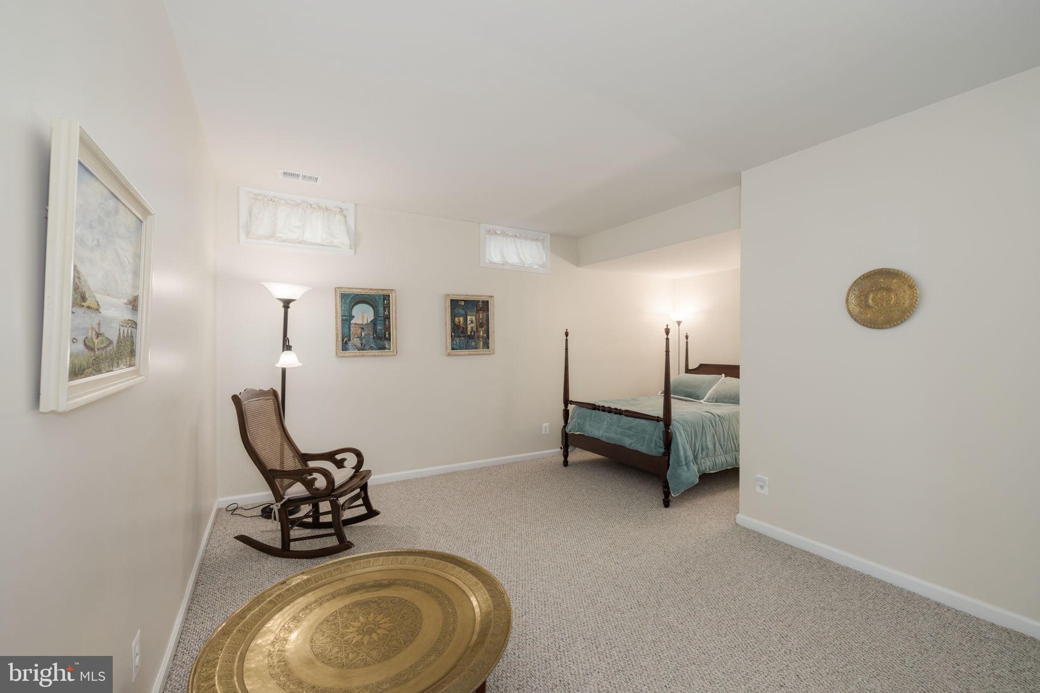 LAUREL HILL - Residential