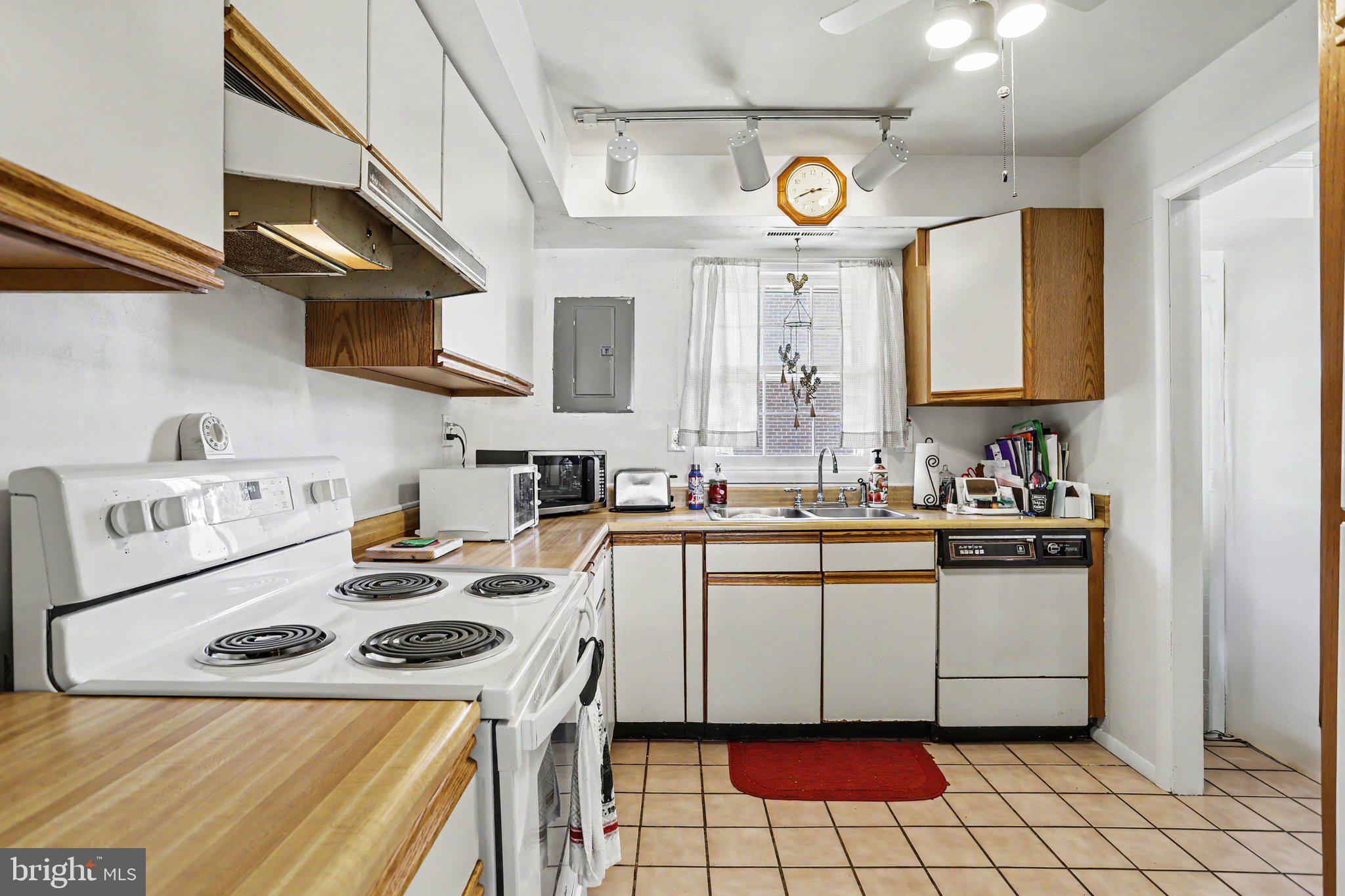 COLONY PARK CONDOS - Residential