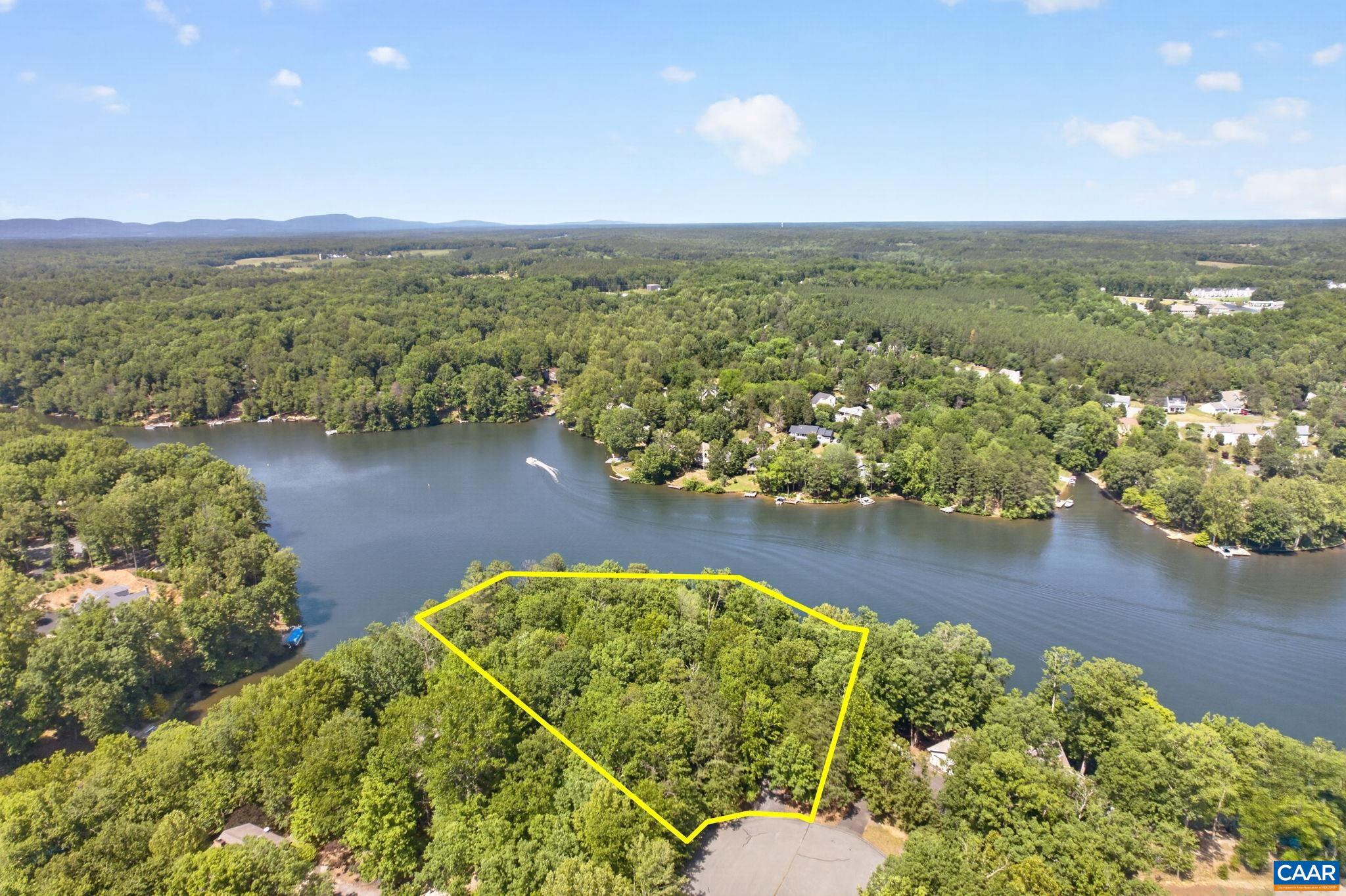 LAKE MONTICELLO - Residential