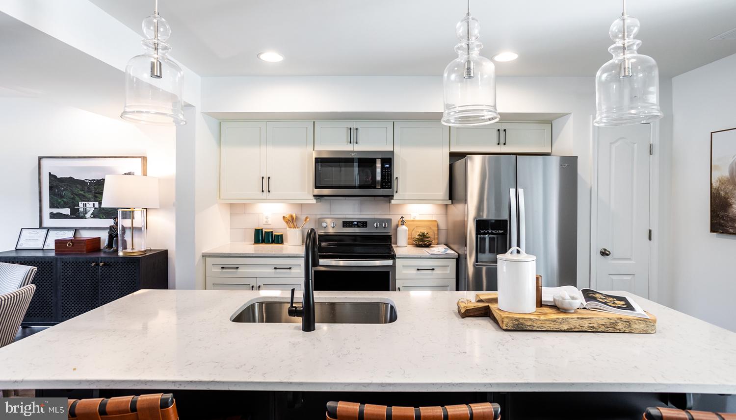 WHISPERING PINES - Residential