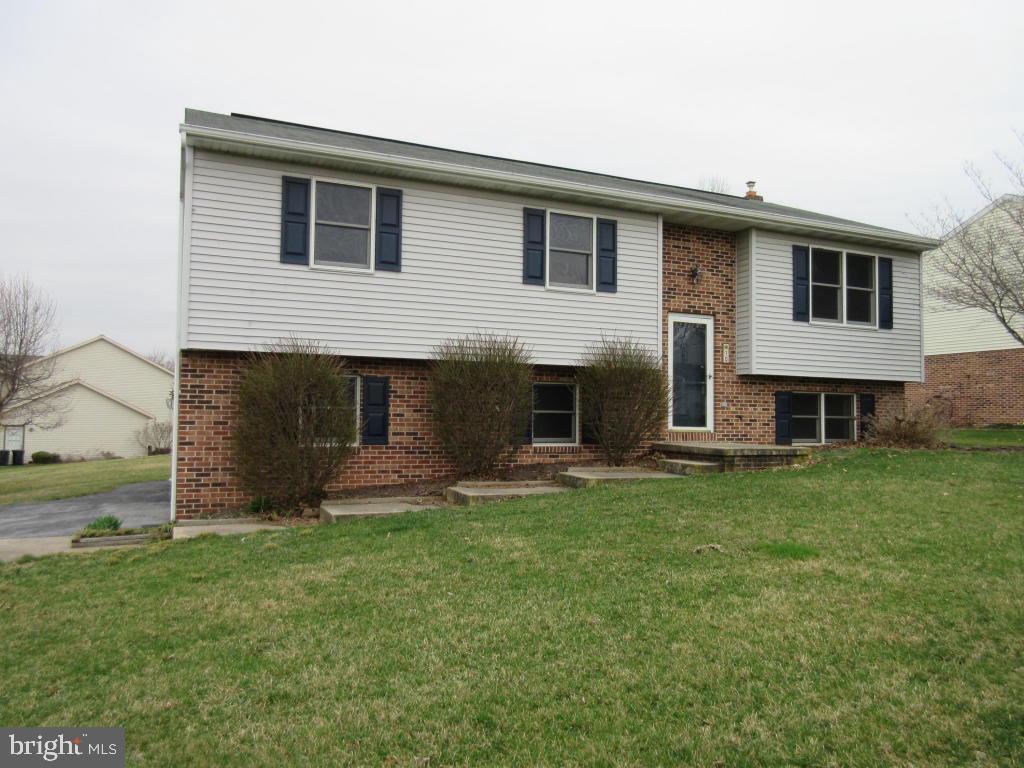 THOROUGHBRED TERRACE - Residential