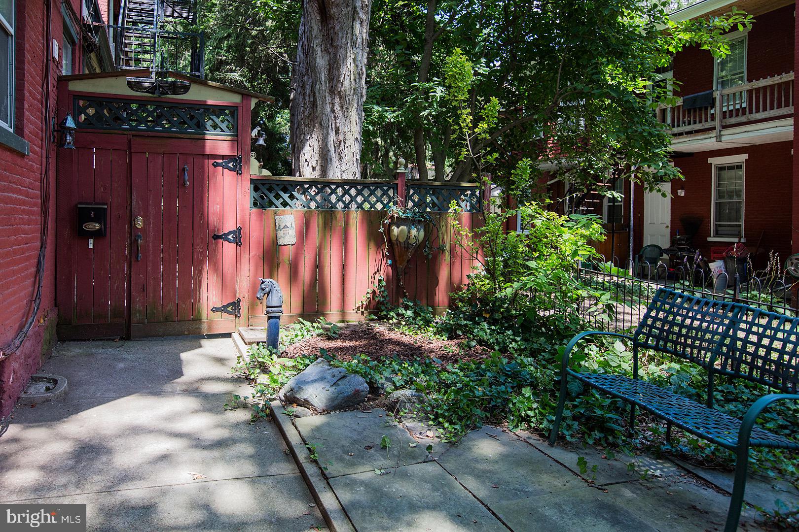 CHESTNUT HILL - Residential