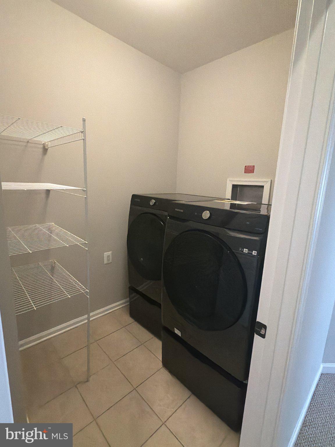 ASHBURN KNOLLS - Residential