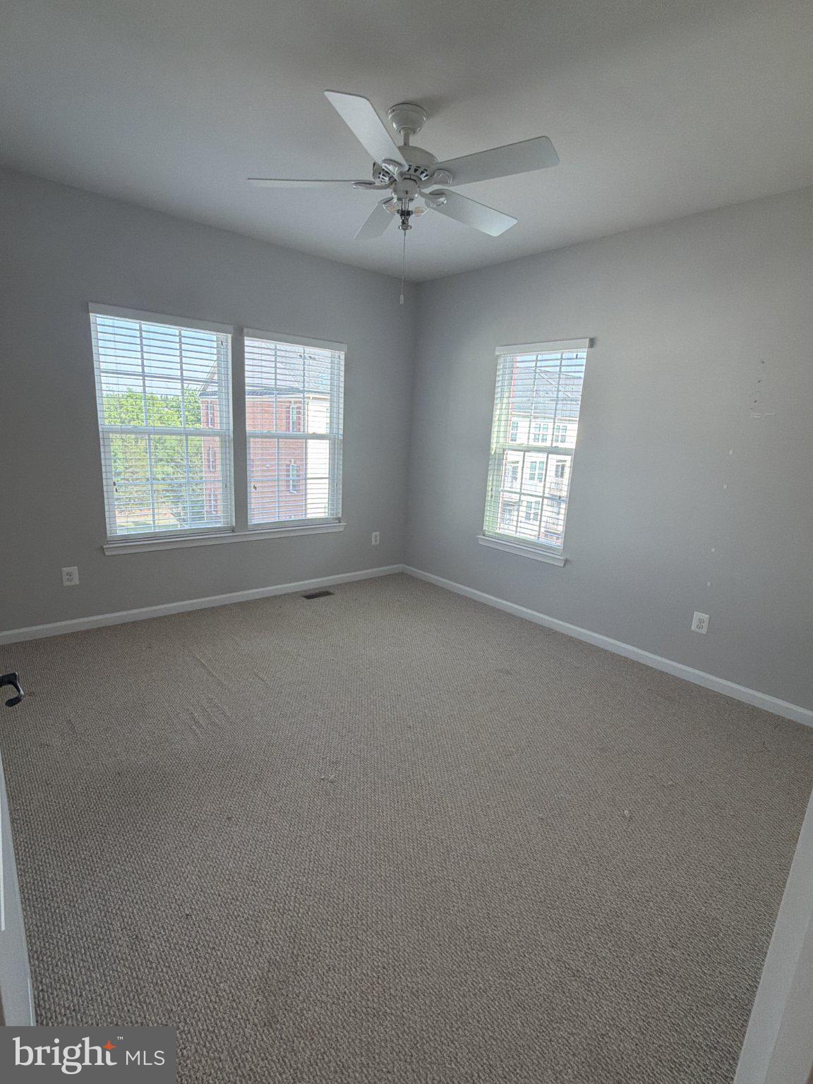 ASHBURN KNOLLS - Residential